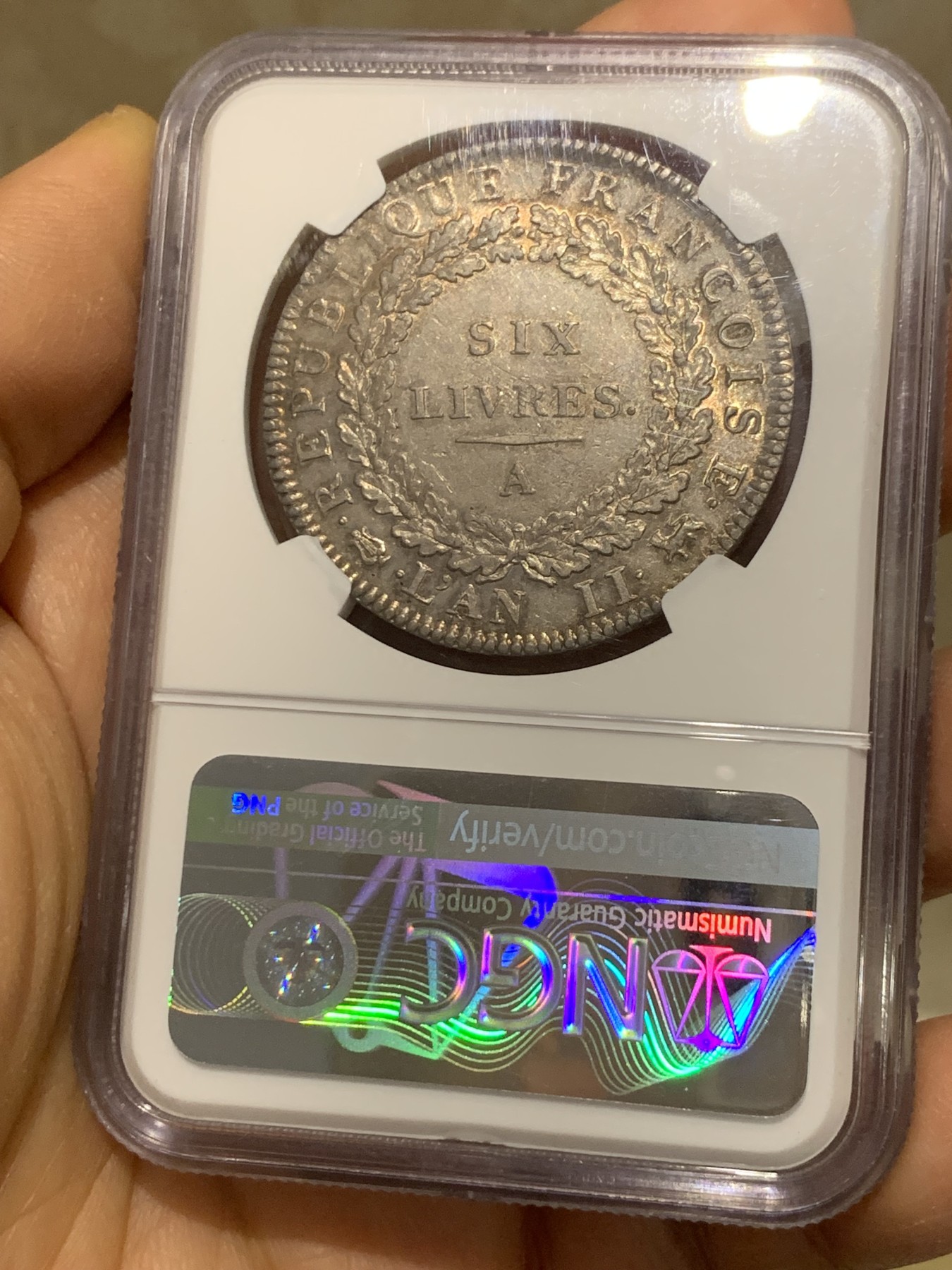 《竞宝斋》圣诞专辑  第二场  第228场 定制纪念章相赠 (全场顺丰包邮) NGC-AU55 法国1793年天使版6里弗尔大银币，深打，唯一年份，老包浆，法国大革命第二年，天使五官清晰可见，55分中的战斗机。法系收藏绕不过的名誉品！