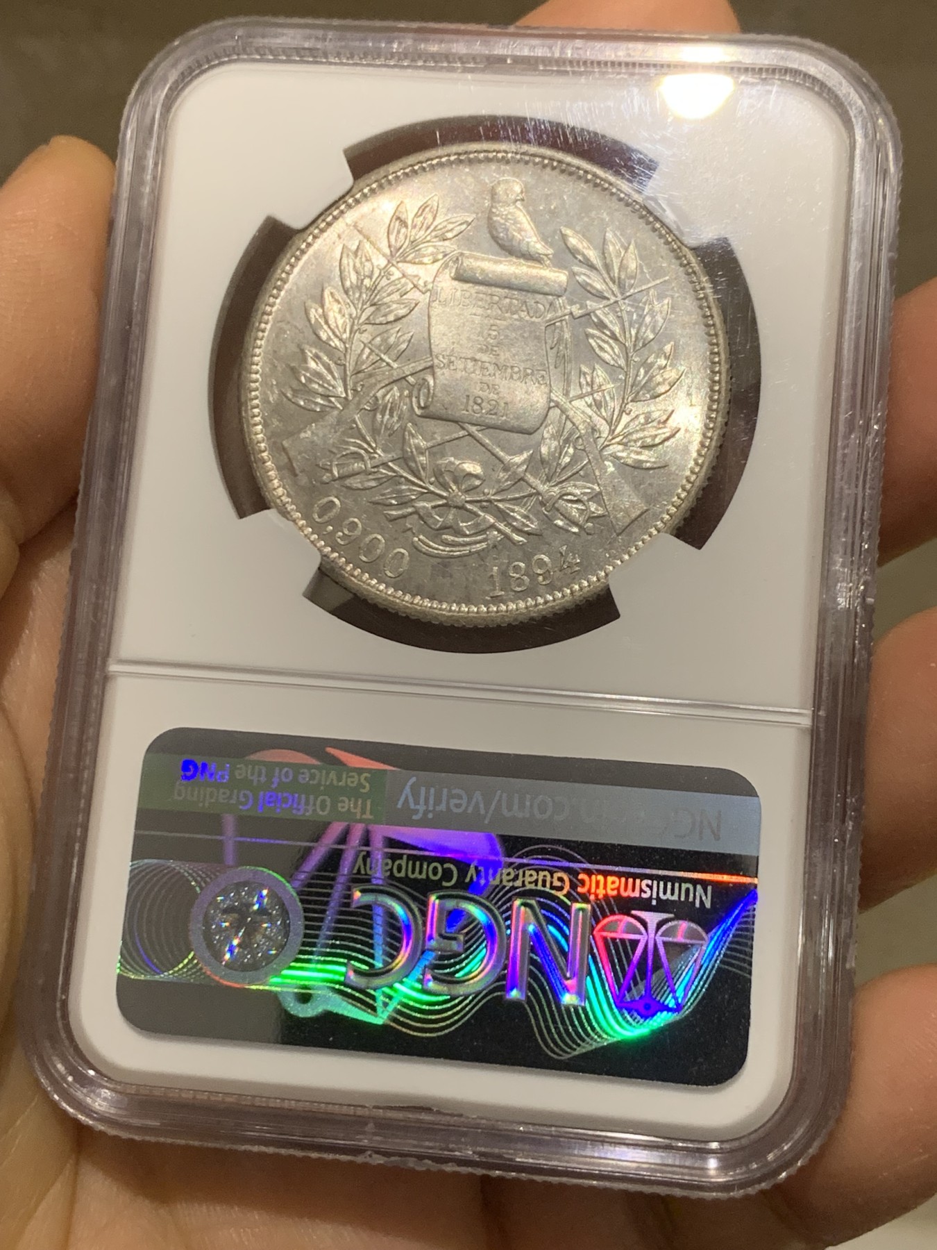 《竞宝斋》圣诞专辑  第二场  第228场 定制纪念章相赠 (全场顺丰包邮) NGC MS62 危地马拉1894年1比索银币 设计经典丰饶角坐洋女神 极品原光车轮光 低评状态 热门品种