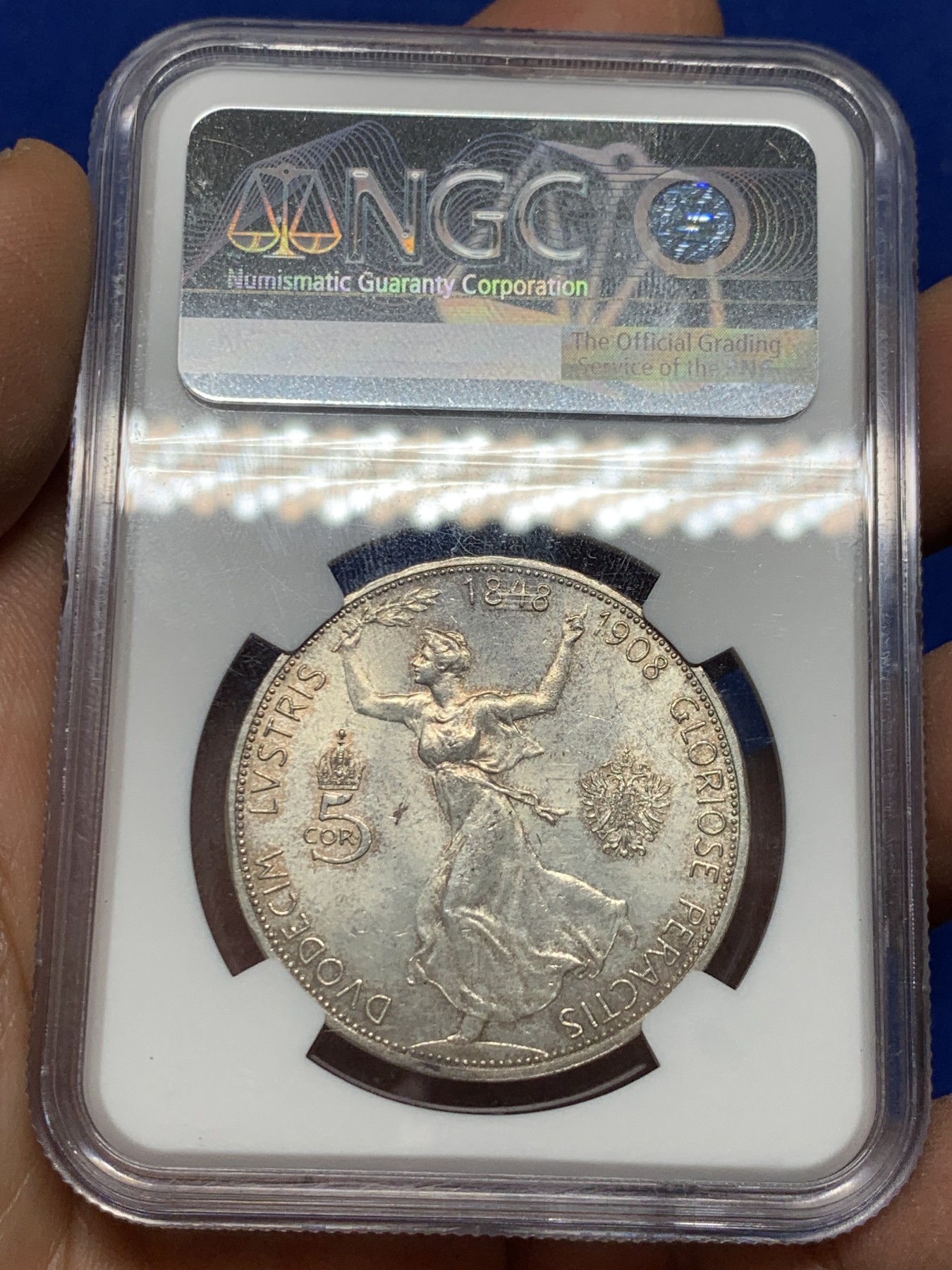 《竞宝斋》圣诞专辑  第二场  第228场 定制纪念章相赠 (全场顺丰包邮) NGC-MS62 奥匈帝国 1908年 弗朗茨一世登基60周年 奔跑的女人 5克朗 银币 黄油环彩 外拍上涨品种