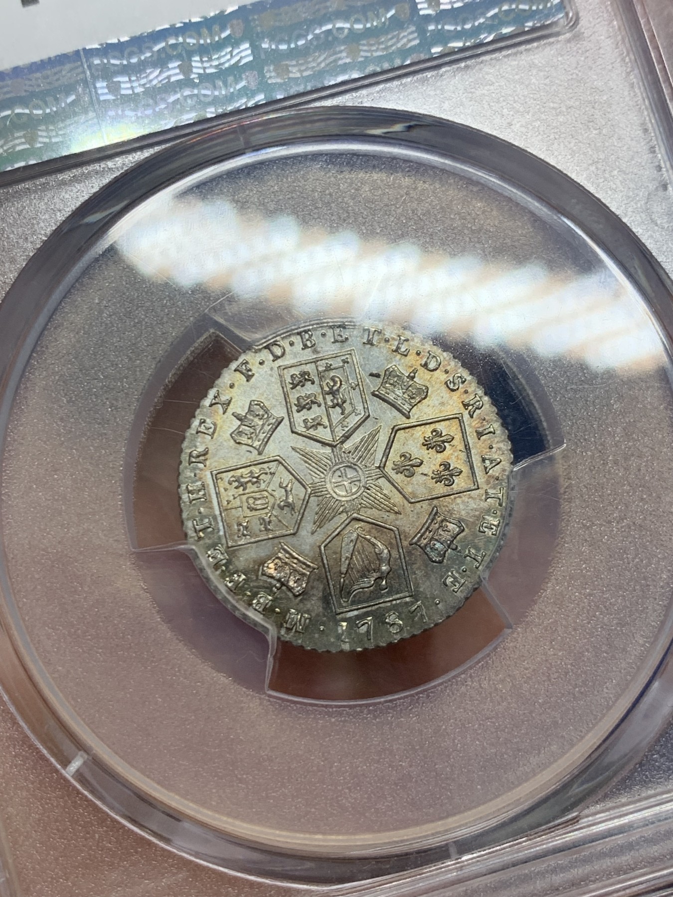 《竞宝斋》圣诞专辑  第二场  第228场 定制纪念章相赠 (全场顺丰包邮) PCGS MS64 英国1787乔治三世6便士 顶级原光底板 黄金彩 币边环绕彩虹 状态可遇而不可求 PCGS封面币在其面前都相形见绌
