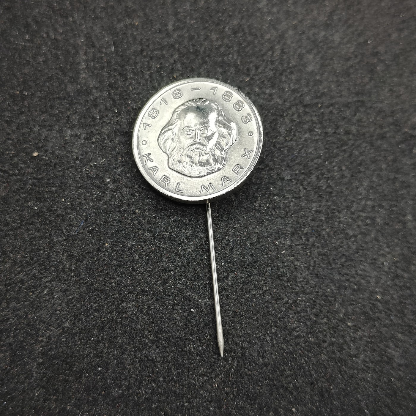 全场0元起拍 第120期 咸鱼国勋章拍卖专场 12月27日（周三）下午6：00开始 东德卡尔马克思像章