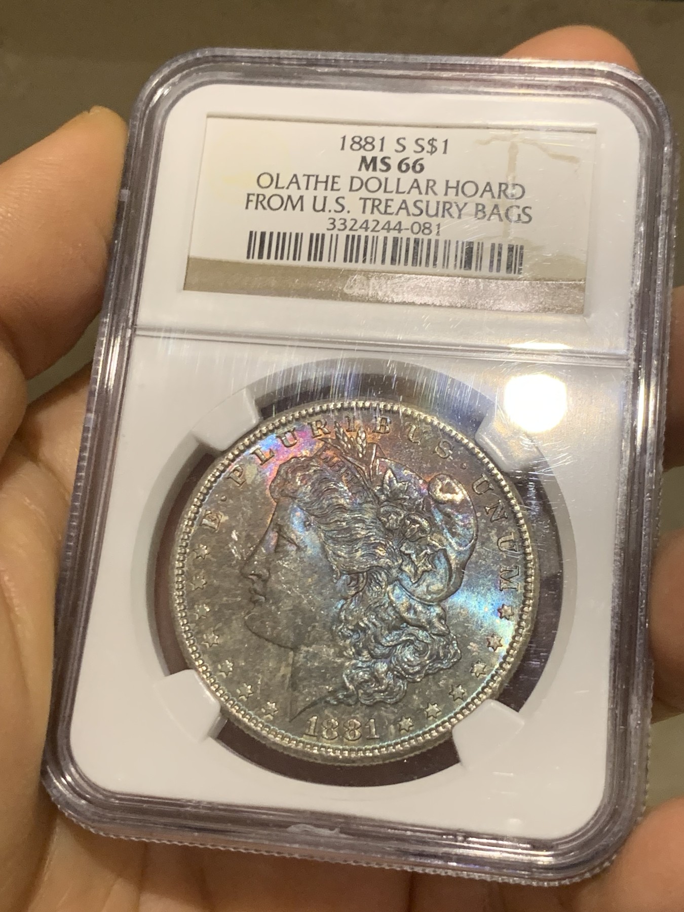 《竞宝斋》圣诞专辑  第二场  第228场 定制纪念章相赠 (全场顺丰包邮) NGC-MS66 美国 1881年 1美元摩根币 来自美国国库 摩根中高分、五彩、特殊标签都满足 一步到位的收藏