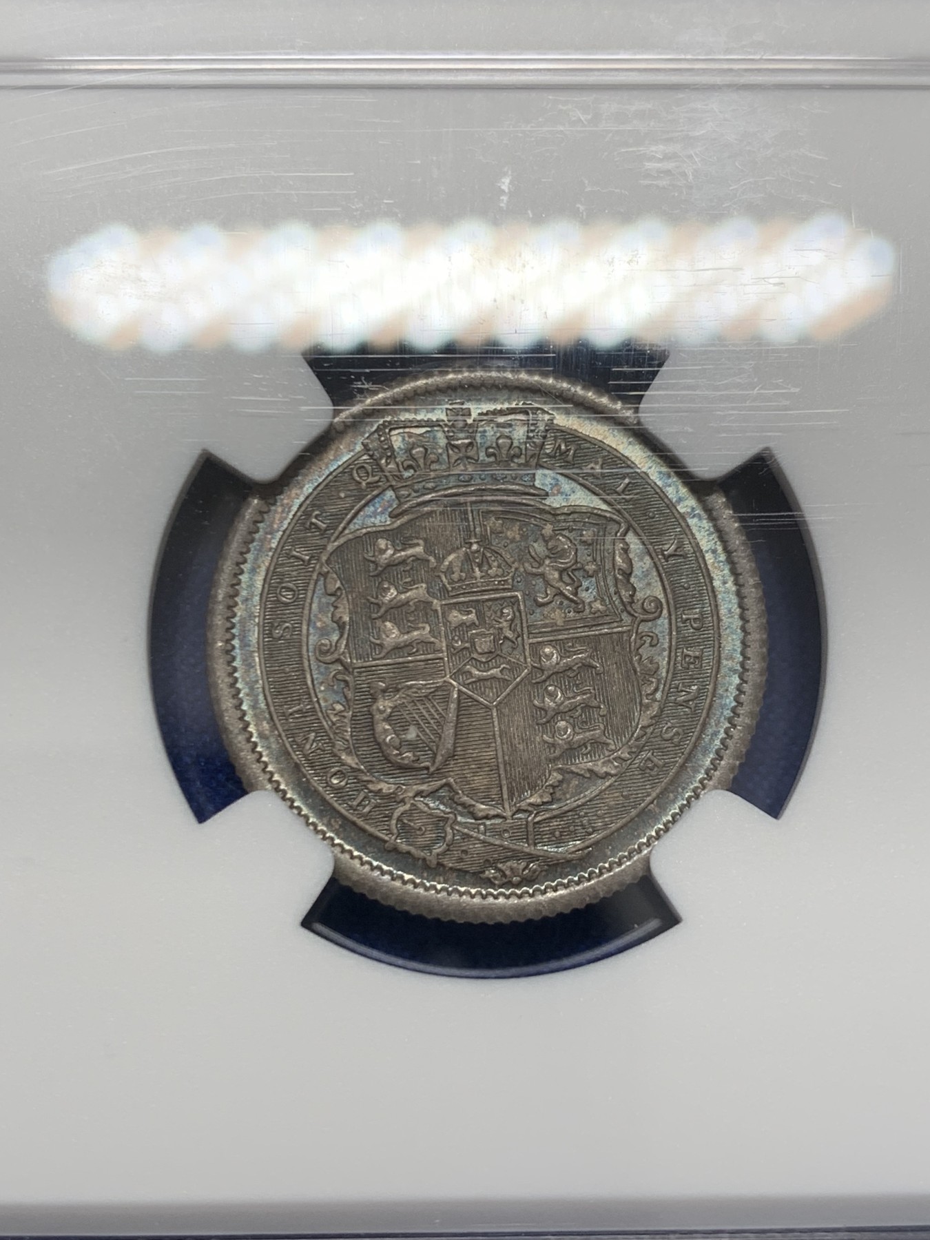 《竞宝斋》圣诞专辑  第二场  第228场 定制纪念章相赠 (全场顺丰包邮) NGC-MS65 英国1816年乔治三世 牛头1先令 银币。来自皮斯特鲁奇的经典设计，状态很舒服，分数够玩了。