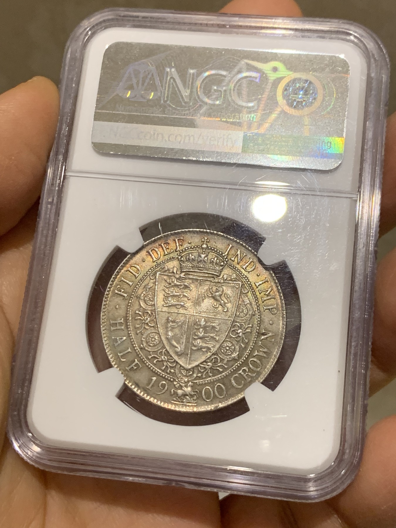 《竞宝斋》圣诞专辑  第二场  第228场 定制纪念章相赠 (全场顺丰包邮) NGC MS64 英国1900维多利亚披纱版半克朗银币 双面原味包浆 带十字光 值得收藏