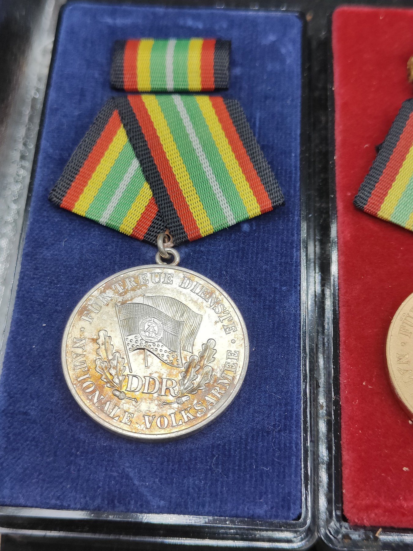 全场0元起拍 第120期 咸鱼国勋章拍卖专场 12月27日（周三）下午6：00开始 东德人民军10-20年服役奖章一套