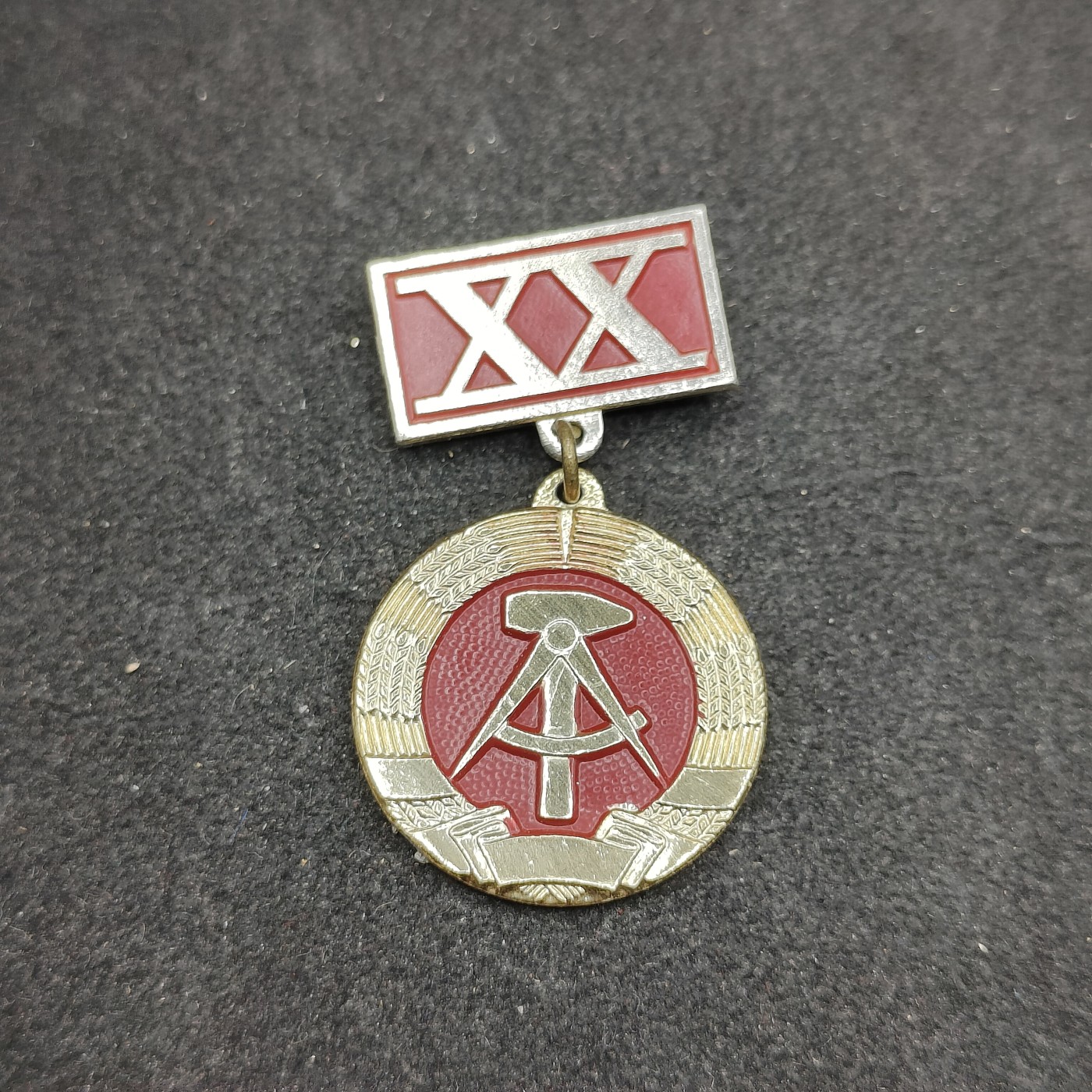 全场0元起拍 第120期 咸鱼国勋章拍卖专场 12月27日（周三）下午6：00开始 东德20周边纪念章