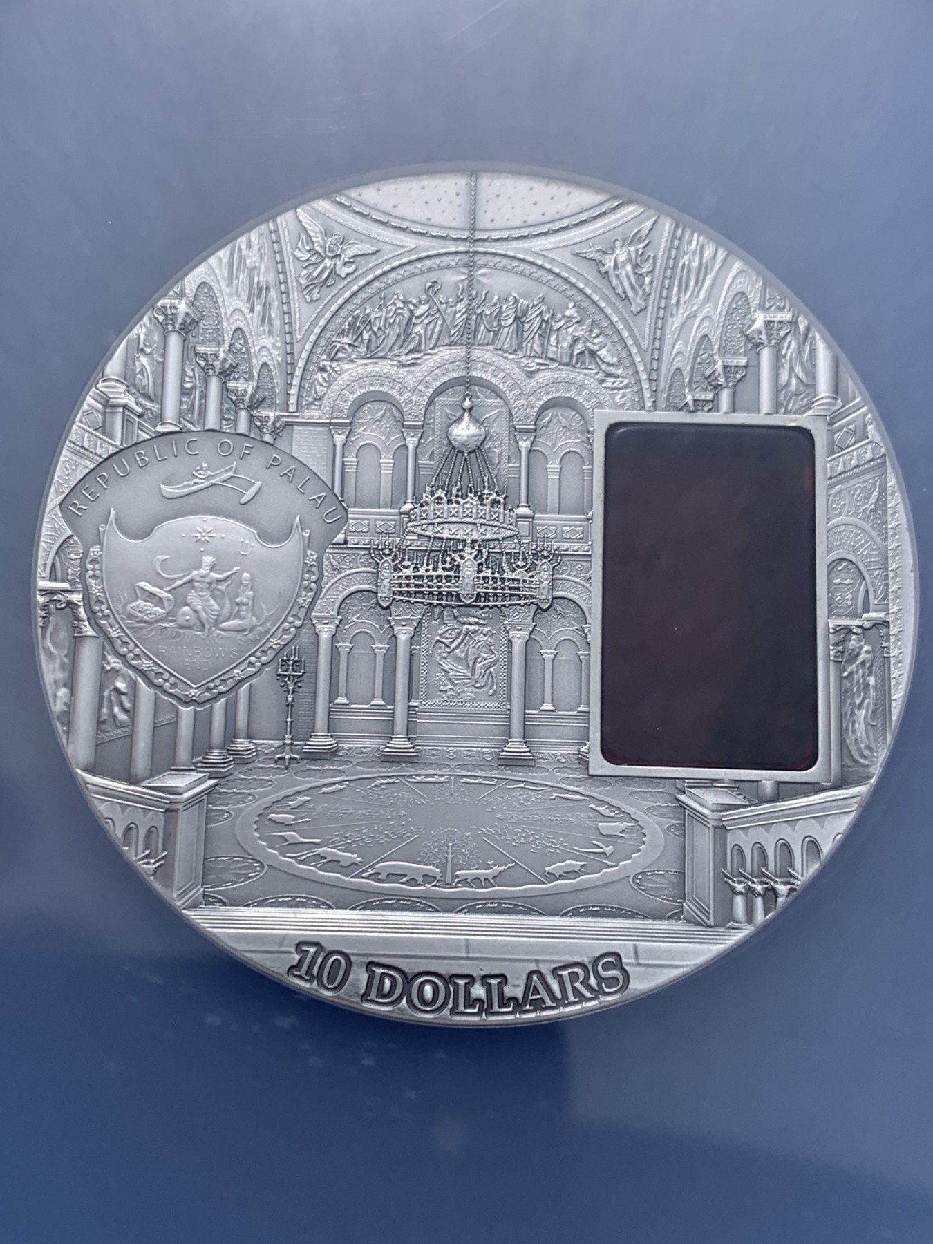 《竞宝斋》圣诞专辑  第二场  第228场 定制纪念章相赠 (全场顺丰包邮) NGC MS69 2011年帕劳镶嵌琥珀古典建筑系列3-新天鹅堡银币（热门藏品） 含证书  50mm 2盎司 999银 发行量999枚