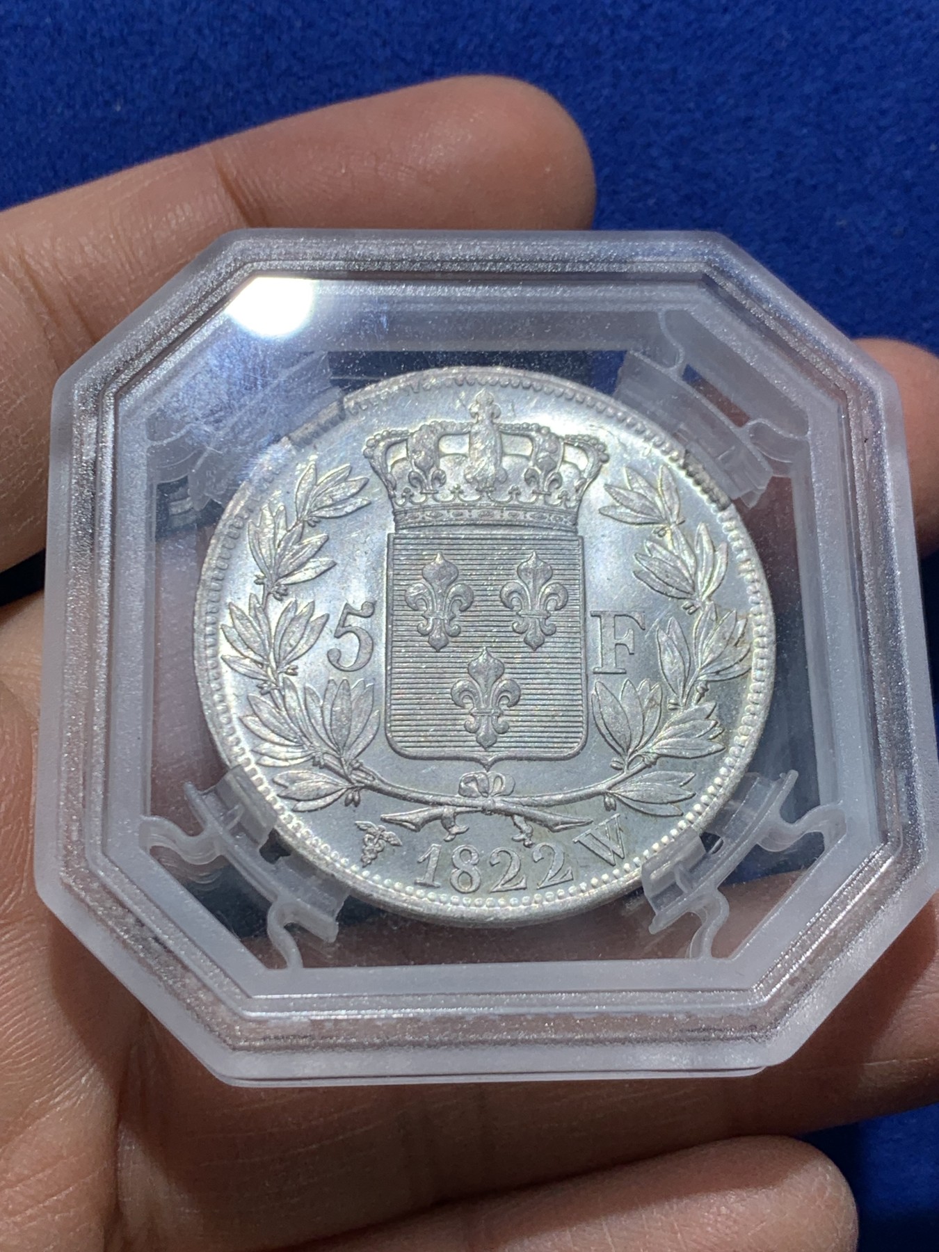 《竞宝斋》圣诞专辑  第二场  第228场 定制纪念章相赠 (全场顺丰包邮) GENI MS62 法国1822年路易十八5法郎银币 顶级原光 geni法国本土评级口碑非常好 特色八角盒设计，送N/P大概率也62，今年6月份ha拍卖行ngcMS62含佣480刀约3500rmb