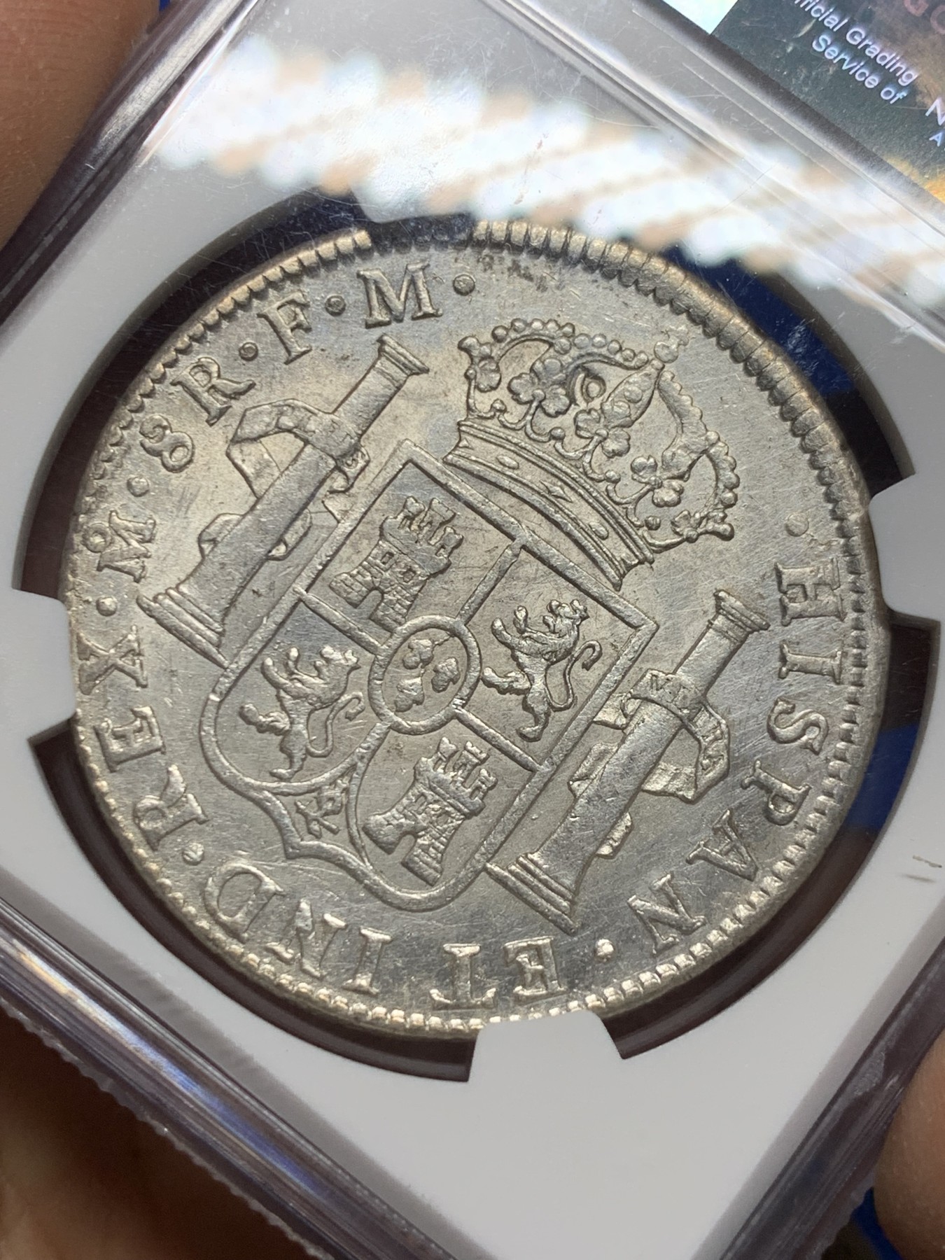 《竞宝斋》圣诞专辑  第二场  第228场 定制纪念章相赠 (全场顺丰包邮) NGC UNC 西属墨西哥1797年MO FM卡洛斯四世双柱8R银币 未流通状态 高性价比 细节见图