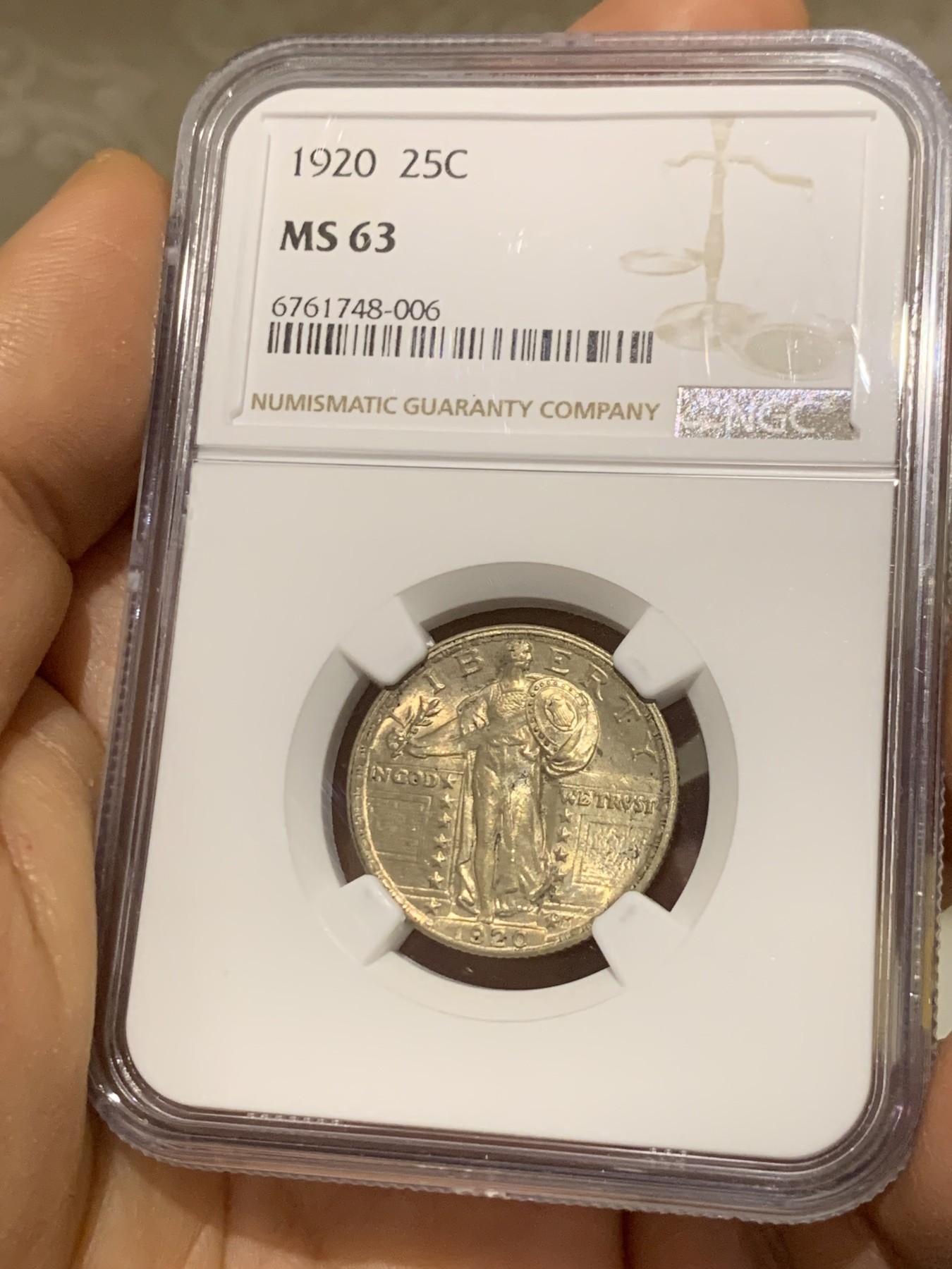 《竞宝斋》圣诞专辑  第二场  第228场 定制纪念章相赠 (全场顺丰包邮) NGC-MS63 美国1920年25分银币，站立女神第二版。这枚打制深峻，接近full head，双面曝光且带黄油包浆。大受美国人喜爱的设计，在2016年专门复刻了金币，在本土的售价也一直不低。