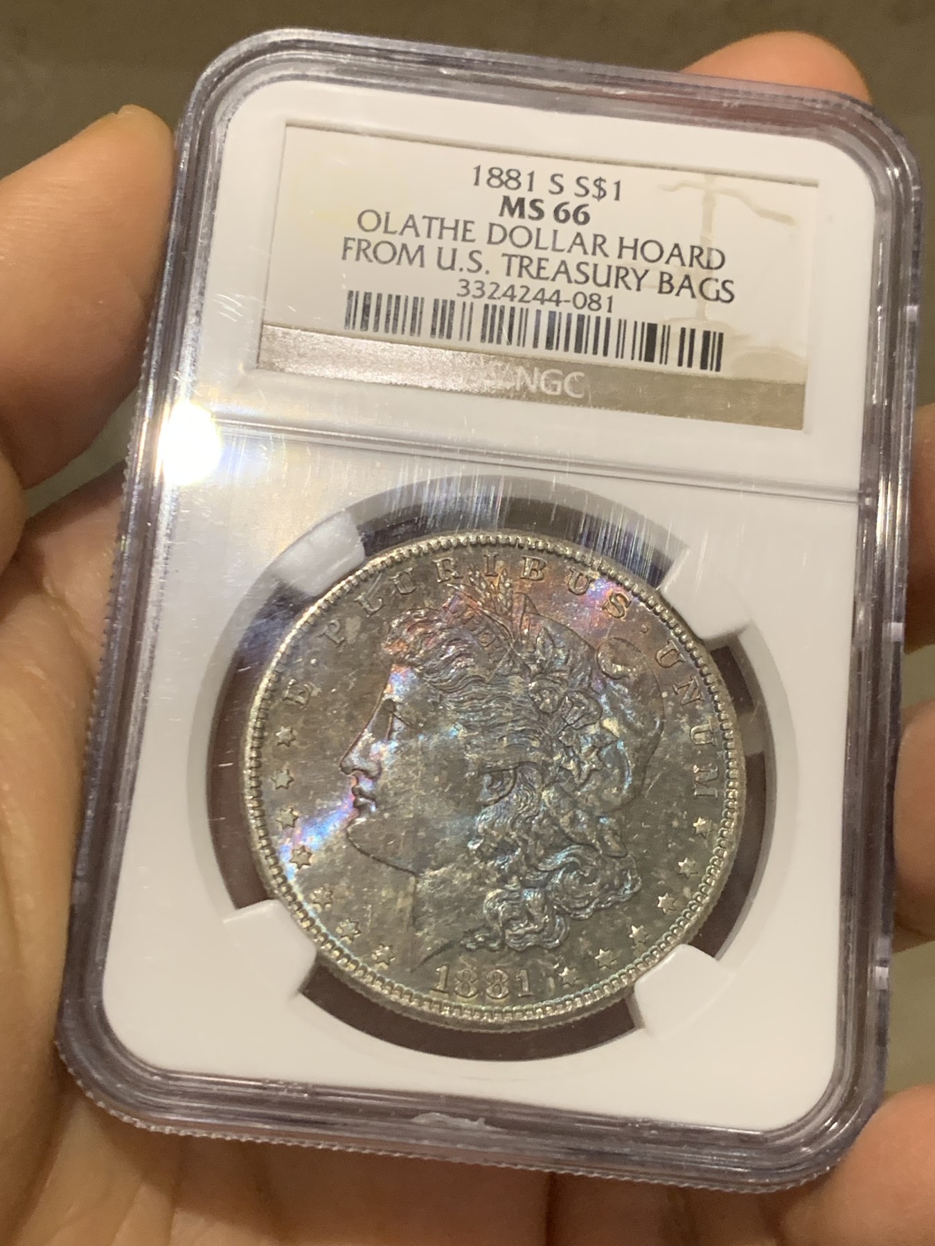 《竞宝斋》圣诞专辑  第二场  第228场 定制纪念章相赠 (全场顺丰包邮) NGC-MS66 美国 1881年 1美元摩根币 来自美国国库 摩根中高分、五彩、特殊标签都满足 一步到位的收藏