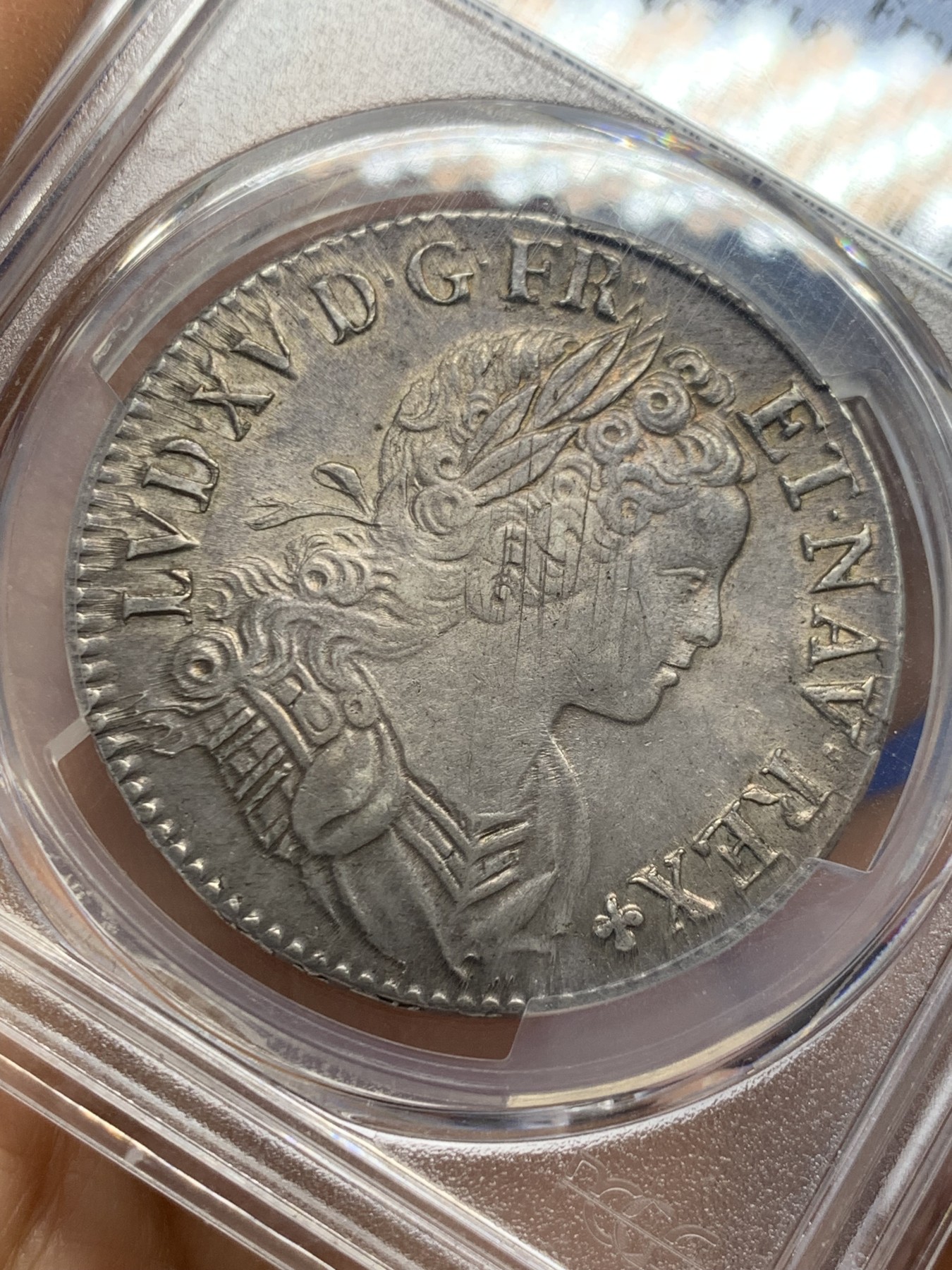 《竞宝斋》圣诞专辑  第二场  第228场 定制纪念章相赠 (全场顺丰包邮) PCGS-MS62 法国1718-A路易十五幼年版埃居 好彩少见MS出分品种 少减重痕 双面全深打 法系必备