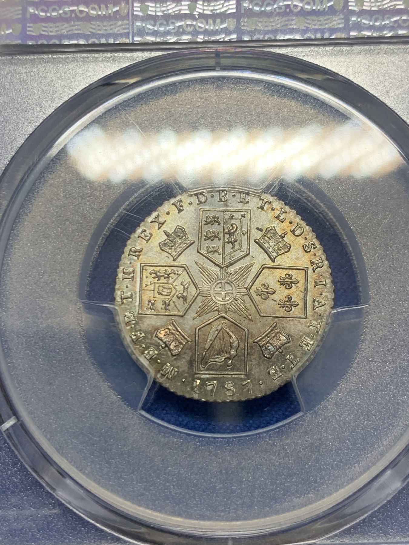《竞宝斋》圣诞专辑  第二场  第228场 定制纪念章相赠 (全场顺丰包邮) PCGS MS64 英国1787乔治三世6便士 顶级原光底板 黄金彩 币边环绕彩虹 状态可遇而不可求 PCGS封面币在其面前都相形见绌