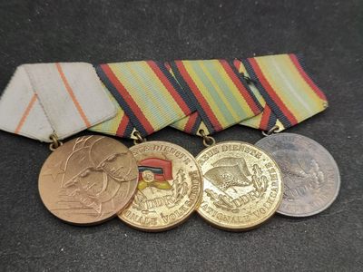 全场0元起拍 第120期 咸鱼国勋章拍卖专场 12月27日（周三）下午6：00开始 - 东德联排勋章 巩固战斗友谊奖章