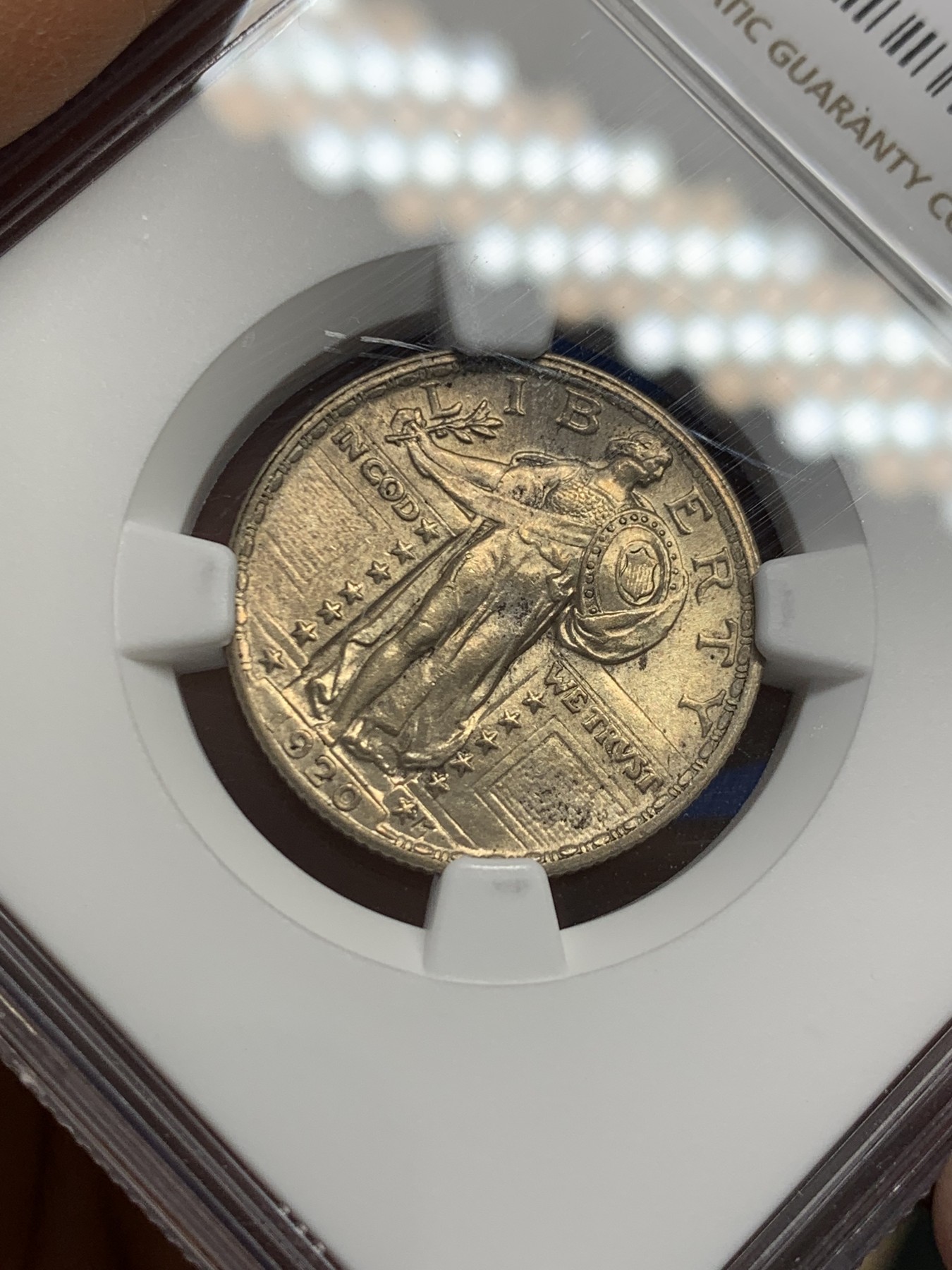 《竞宝斋》圣诞专辑  第二场  第228场 定制纪念章相赠 (全场顺丰包邮) NGC-MS63 美国1920年25分银币，站立女神第二版。这枚打制深峻，接近full head，双面曝光且带黄油包浆。大受美国人喜爱的设计，在2016年专门复刻了金币，在本土的售价也一直不低。