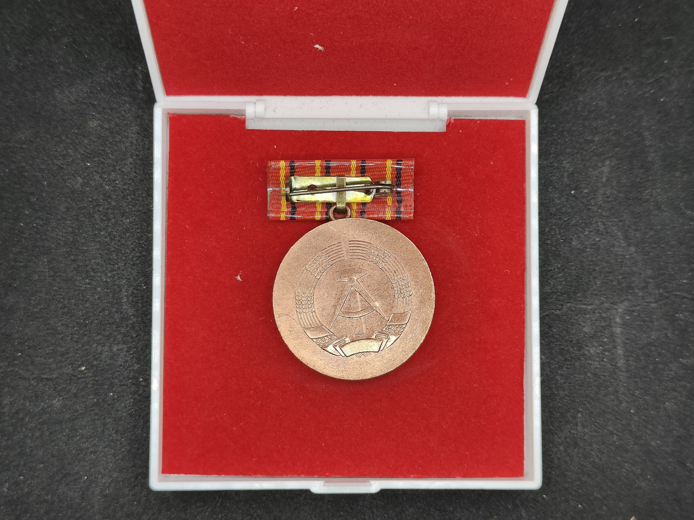 全场0元起拍 第120期 咸鱼国勋章拍卖专场 12月27日（周三）下午6：00开始 东德社会主义建设积极分子荣誉称号奖章