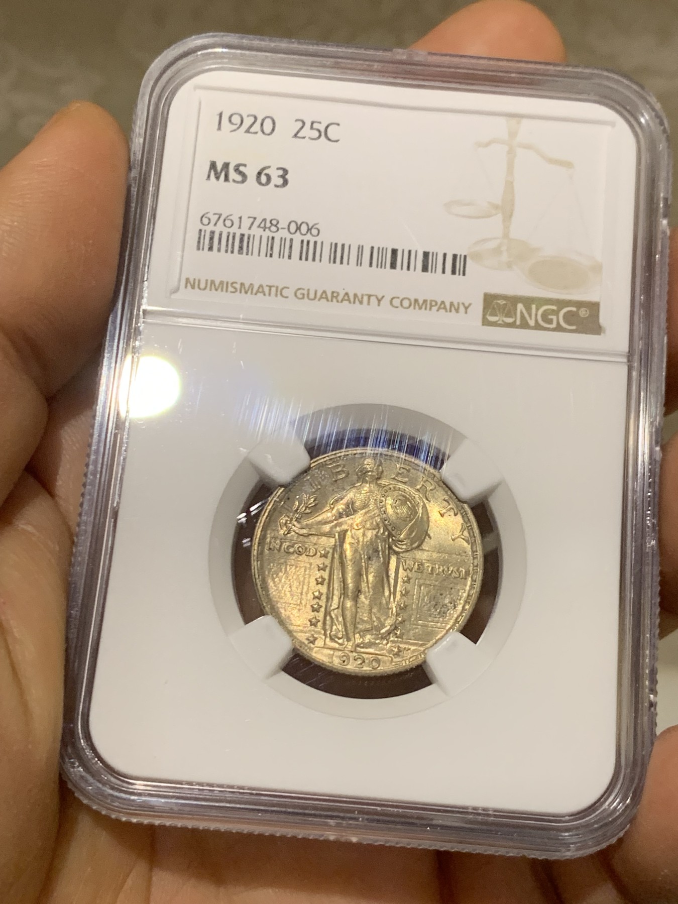 《竞宝斋》圣诞专辑  第二场  第228场 定制纪念章相赠 (全场顺丰包邮) NGC-MS63 美国1920年25分银币，站立女神第二版。这枚打制深峻，接近full head，双面曝光且带黄油包浆。大受美国人喜爱的设计，在2016年专门复刻了金币，在本土的售价也一直不低。