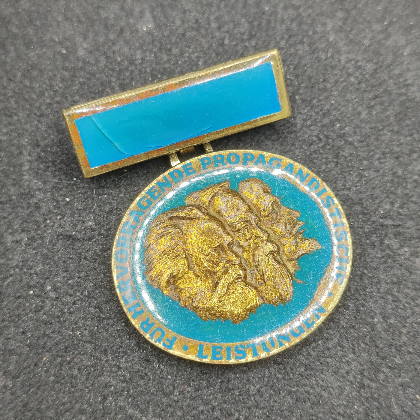 全场0元起拍 第120期 咸鱼国勋章拍卖专场 12月27日（周三）下午6：00开始 东德fdj奖章