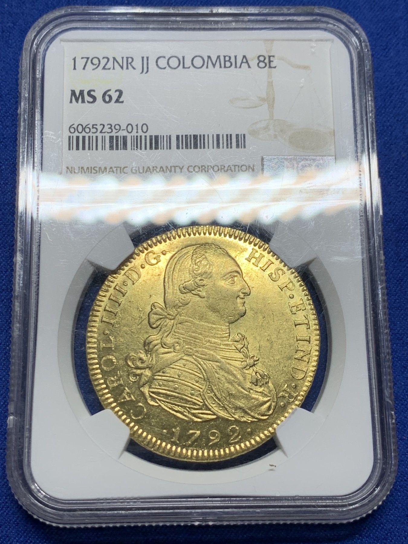 《竞宝斋》圣诞专辑  第二场  第228场 定制纪念章相赠 (全场顺丰包邮) NGC-MS62 1792年西属哥伦比亚8埃斯库多金币 早期卡四，打制完美，没有减重痕，MS西属大金及其难得,唯二亚军分，上面只有一个63