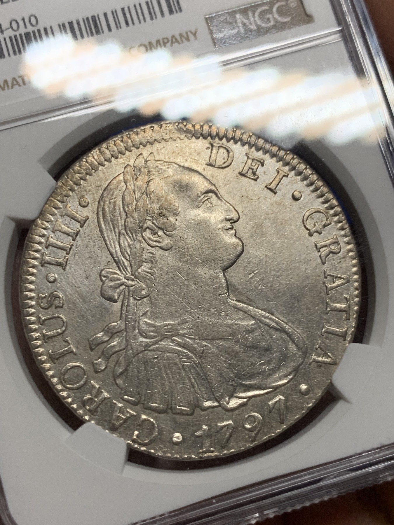 《竞宝斋》圣诞专辑  第二场  第228场 定制纪念章相赠 (全场顺丰包邮) NGC UNC 西属墨西哥1797年MO FM卡洛斯四世双柱8R银币 未流通状态 高性价比 细节见图