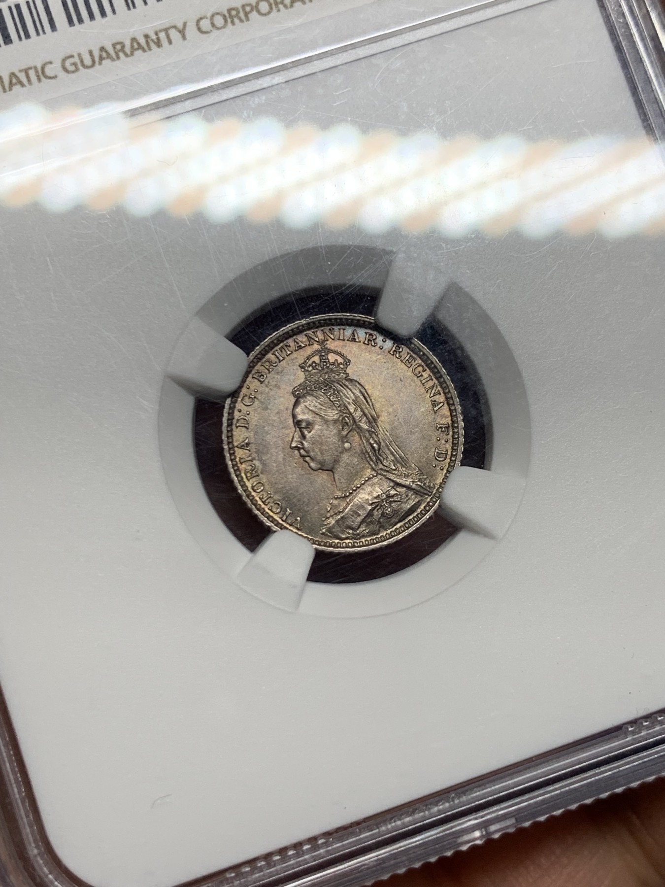 《竞宝斋》圣诞专辑  第二场  第228场 定制纪念章相赠 (全场顺丰包邮) NGC-MS63 英国1888年维多利亚高冠版4便士银币