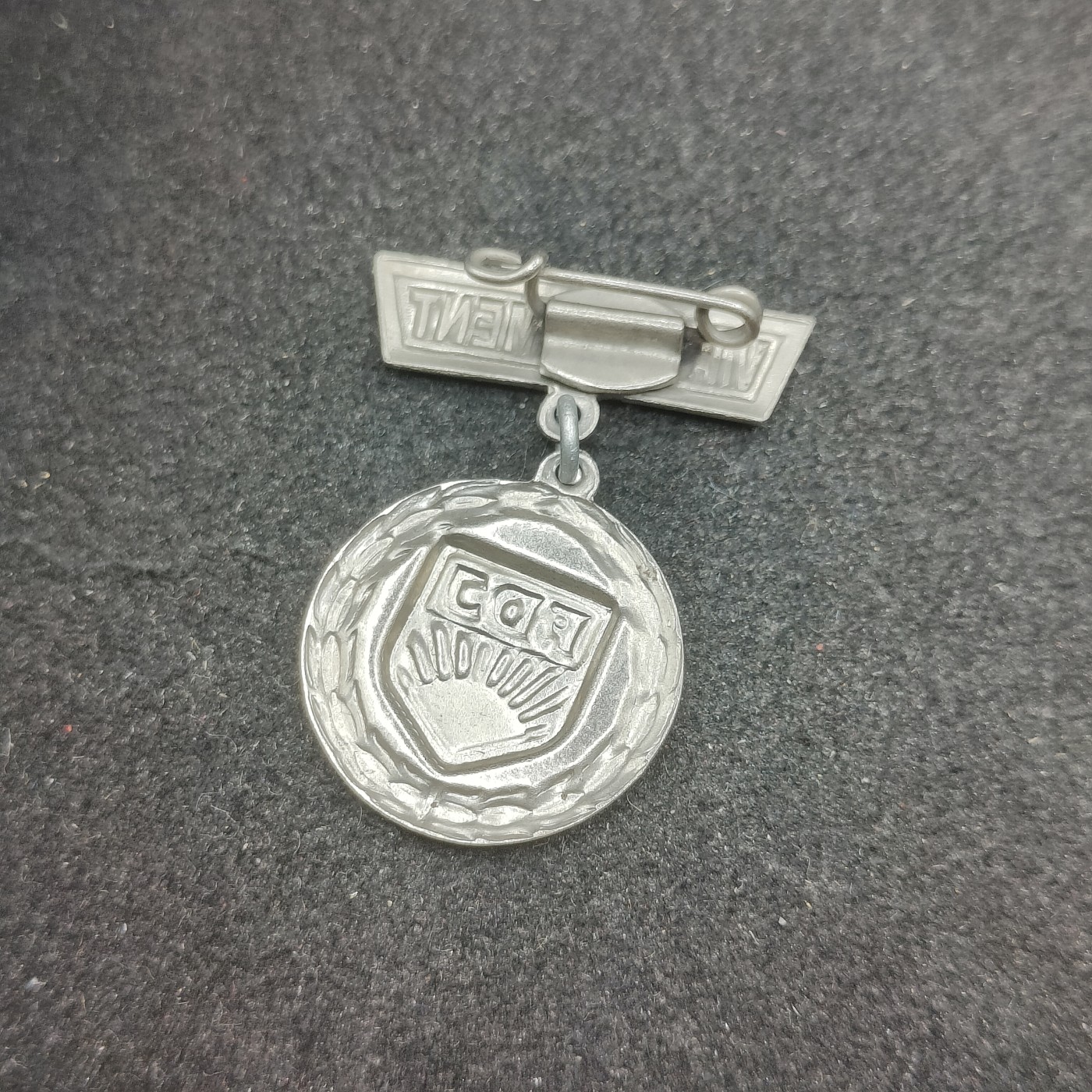 全场0元起拍 第120期 咸鱼国勋章拍卖专场 12月27日（周三）下午6：00开始 东德fdj奖章