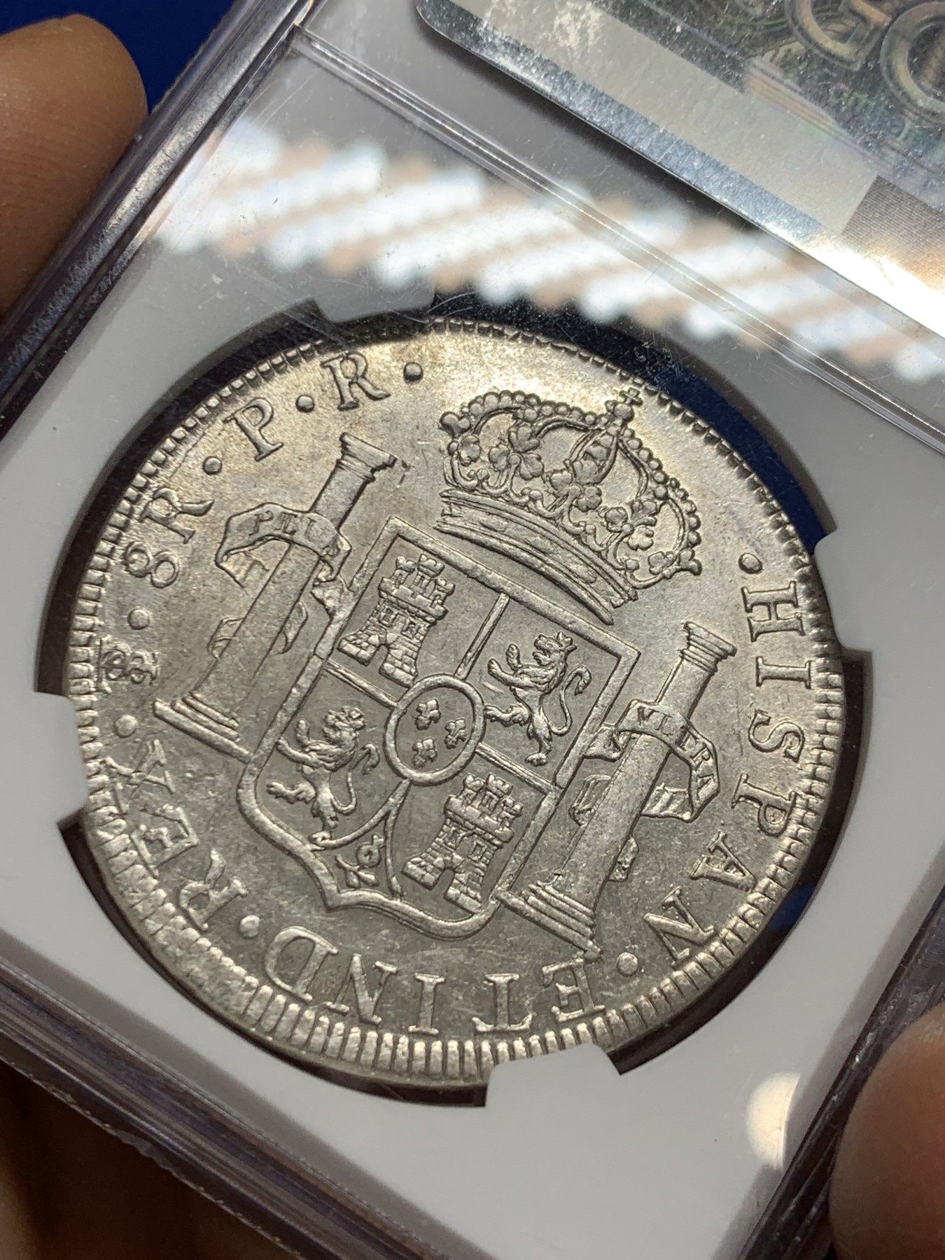 《竞宝斋》圣诞专辑  第二场  第228场 定制纪念章相赠 (全场顺丰包邮) NGC AU55玻利维亚1778年卡洛斯三世双柱银币，早期好年份，打制深，好品难得，ngc美国特色标签，ha拍卖行近期在10月份同年份ngcXF40成交价552刀约4000rmb，盒子边缘小磕。