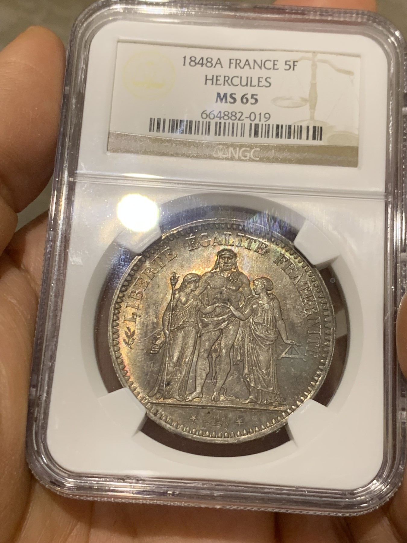 《竞宝斋》圣诞专辑  第二场  第228场 定制纪念章相赠 (全场顺丰包邮) NGC-MS65 法国 1848年传世五彩包浆大力神5法郎银币。灯光下包浆呈现绚丽五彩包浆。65顶级分数，状态好于191期6650元成交那枚。