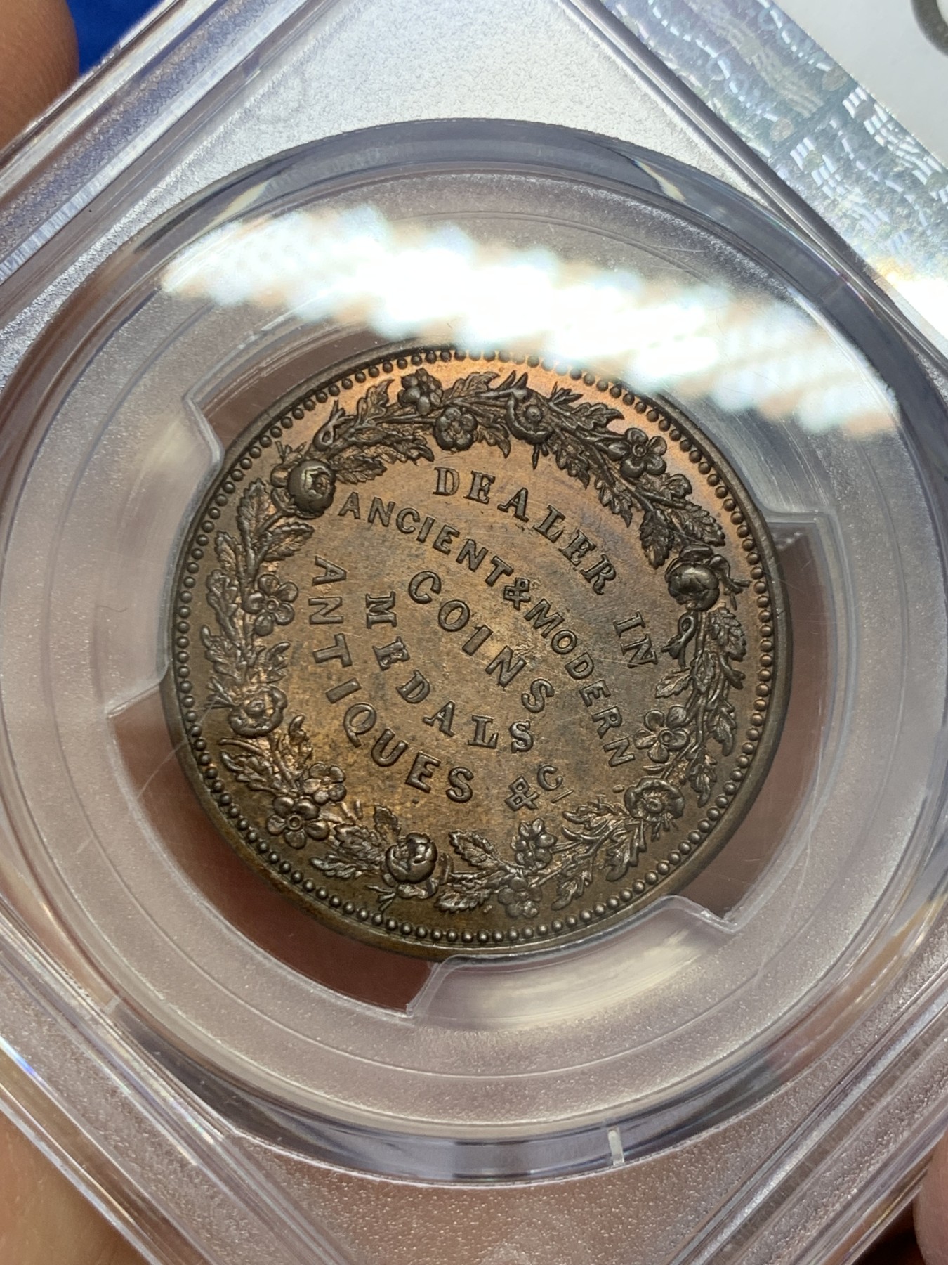 《竞宝斋》圣诞专辑  第二场  第228场 定制纪念章相赠 (全场顺丰包邮) PCGS MS65 唯一冠军 英国1834年Token半便士，著名币商William Till广告币