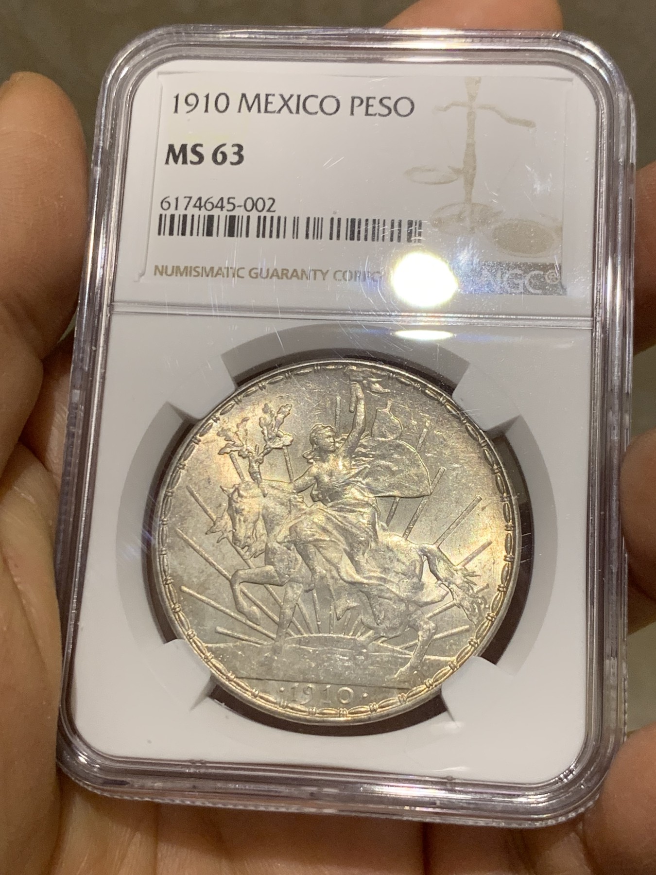 《竞宝斋》圣诞专辑  第二场  第228场 定制纪念章相赠 (全场顺丰包邮) NGC-MS63 墨西哥1910骑马鹰洋 淡金美包浆 外拍大热品种值得拥有