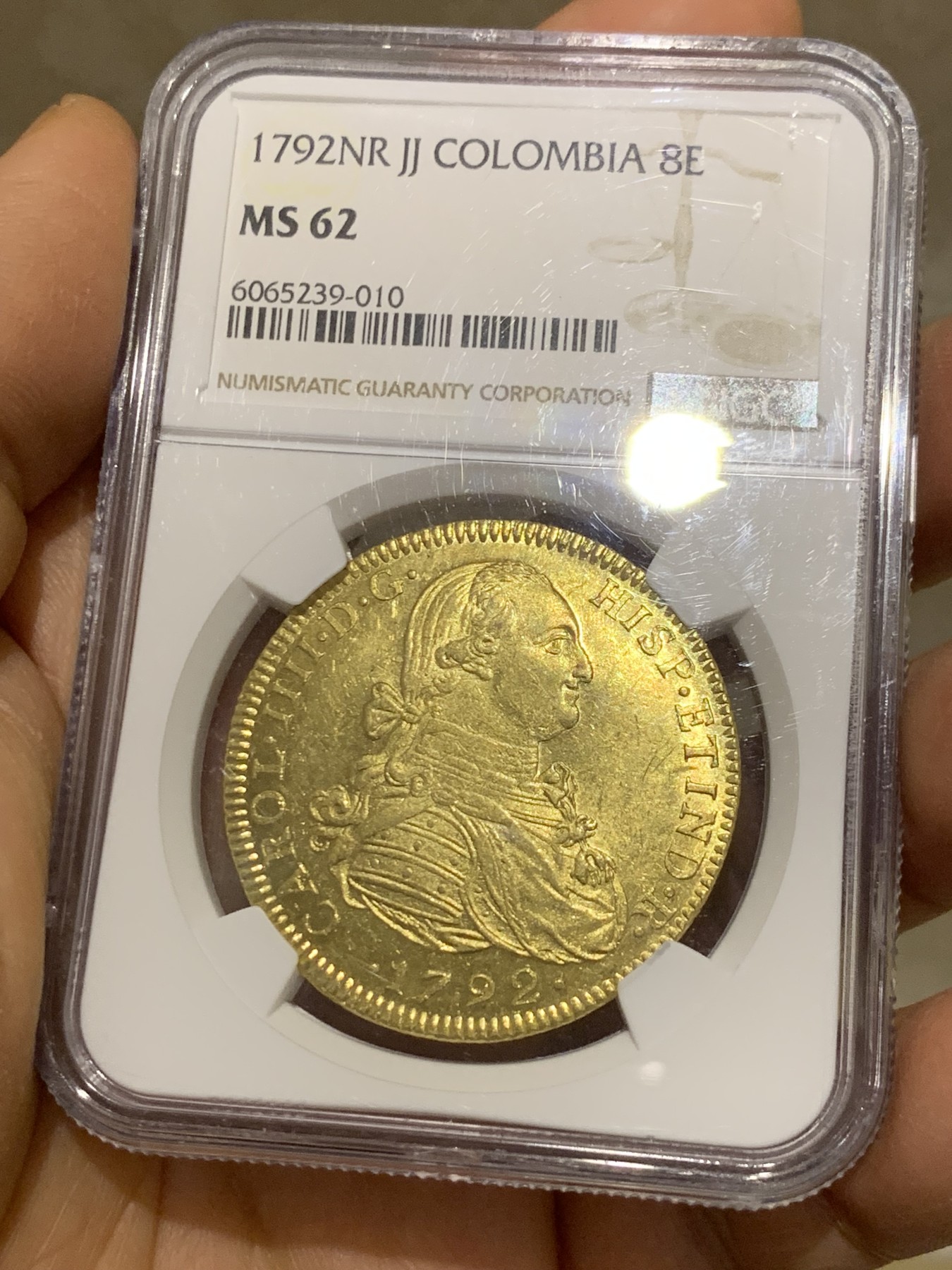 《竞宝斋》圣诞专辑  第二场  第228场 定制纪念章相赠 (全场顺丰包邮) NGC-MS62 1792年西属哥伦比亚8埃斯库多金币 早期卡四，打制完美，没有减重痕，MS西属大金及其难得,唯二亚军分，上面只有一个63