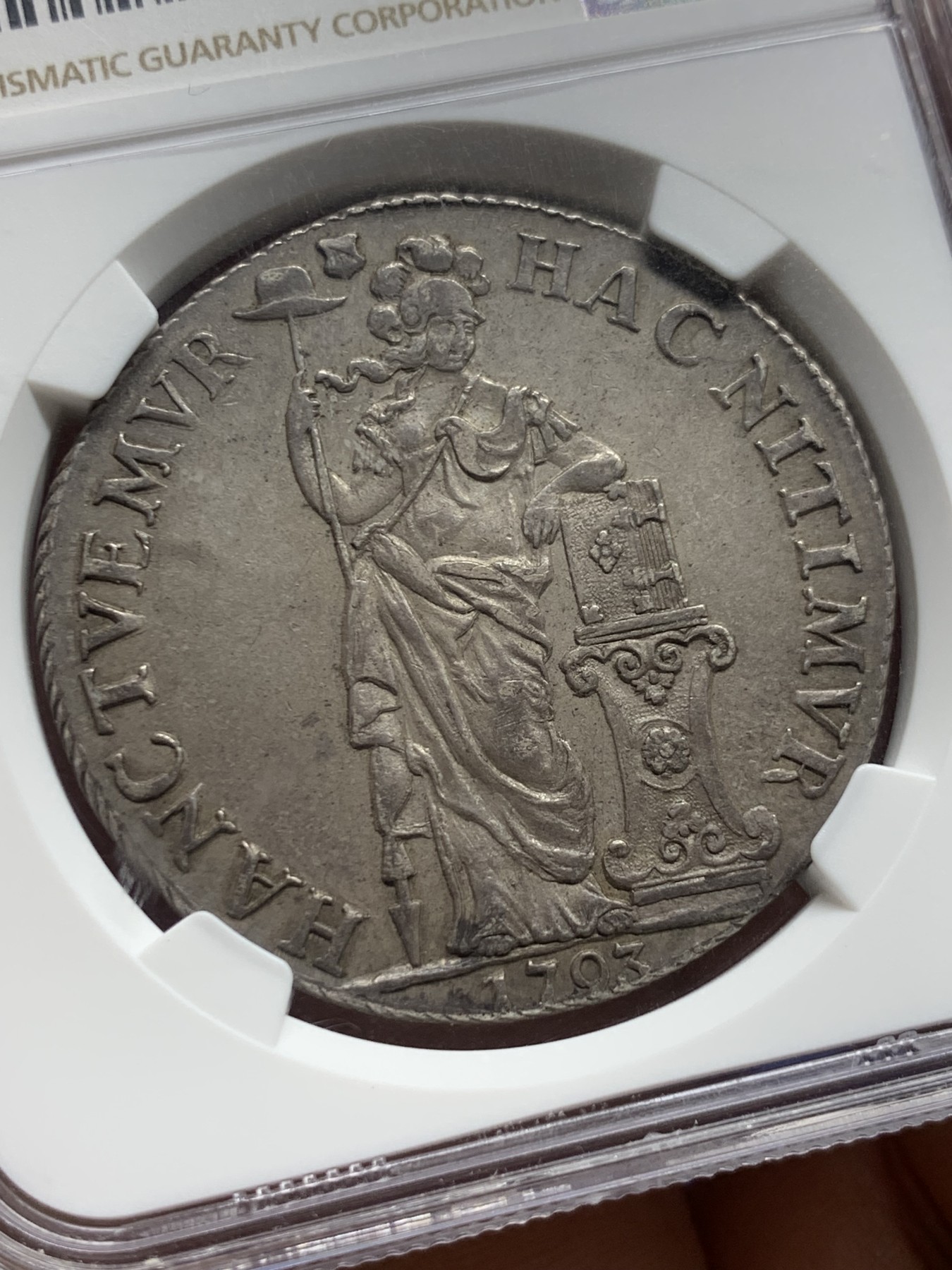 《竞宝斋》圣诞专辑  第二场  第228场 定制纪念章相赠 (全场顺丰包邮) NGC AU58 荷兰1793年乌特勒支站人3盾大银币 原味老包浆 全深打 脸部细节非常好 这个品种就是要看脸