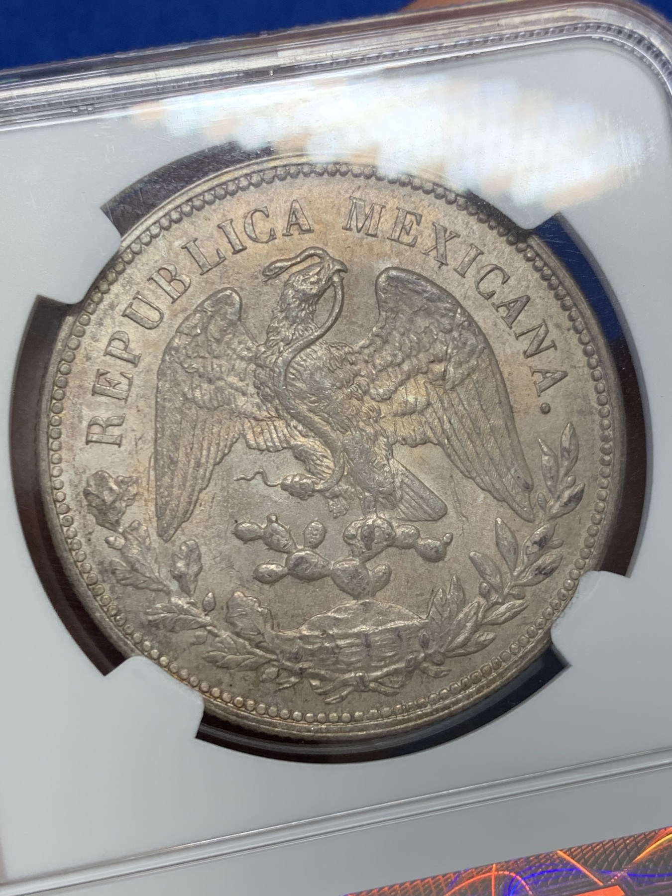 《竞宝斋》圣诞专辑  第二场  第228场 定制纪念章相赠 (全场顺丰包邮) NGC-MS63 1908年墨西哥1比索 直边鹰洋 原状态好味道侧光下双面淡五彩包浆。墨西哥城造币厂出品，验银师标记AM。