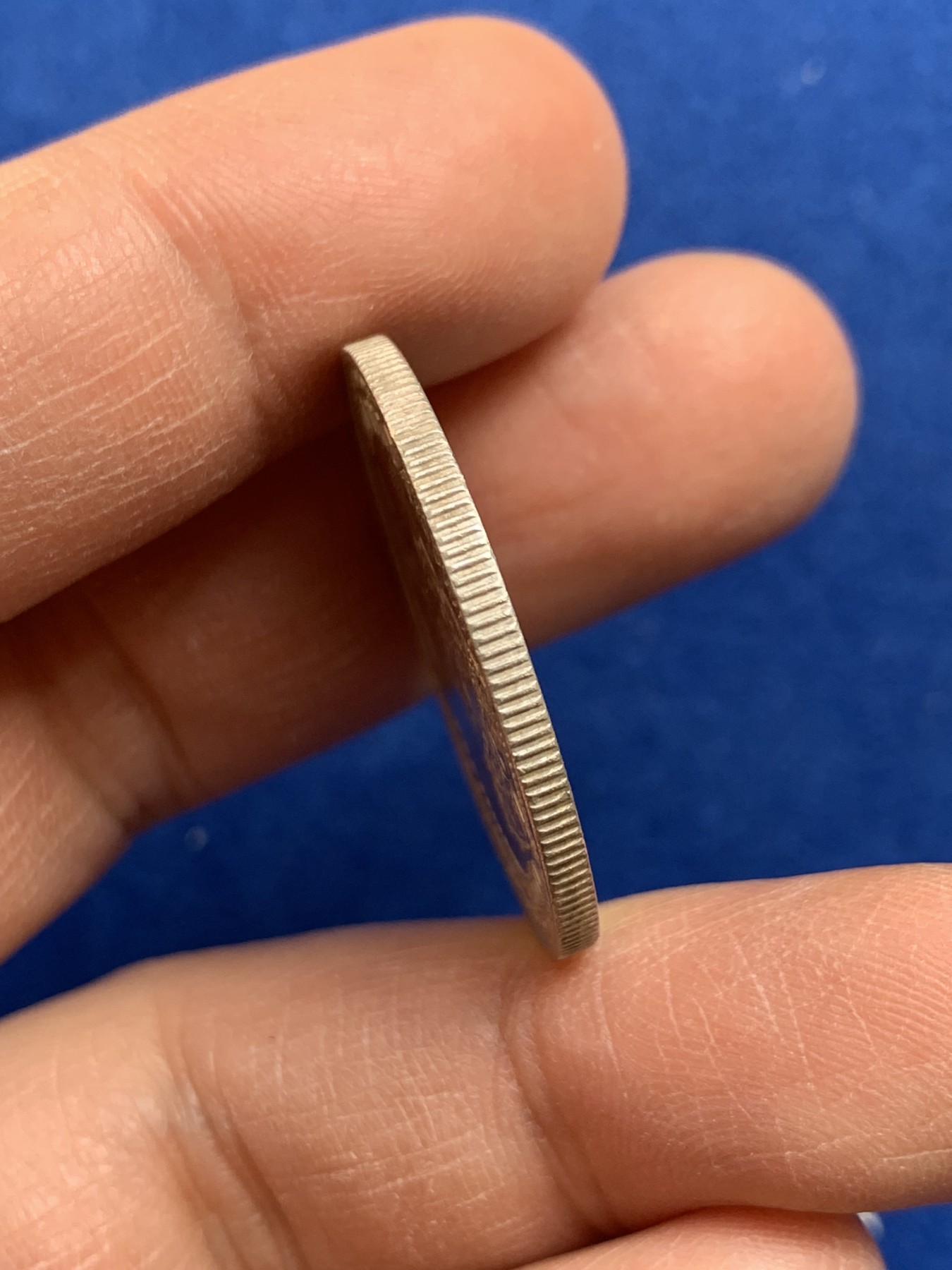 《竞宝斋》圣诞专辑  第二场  第228场 定制纪念章相赠 (全场顺丰包邮) 英国1880年维多利亚女王哥特体福林银币 AU+品相 底板平整 细节优秀 状态见图