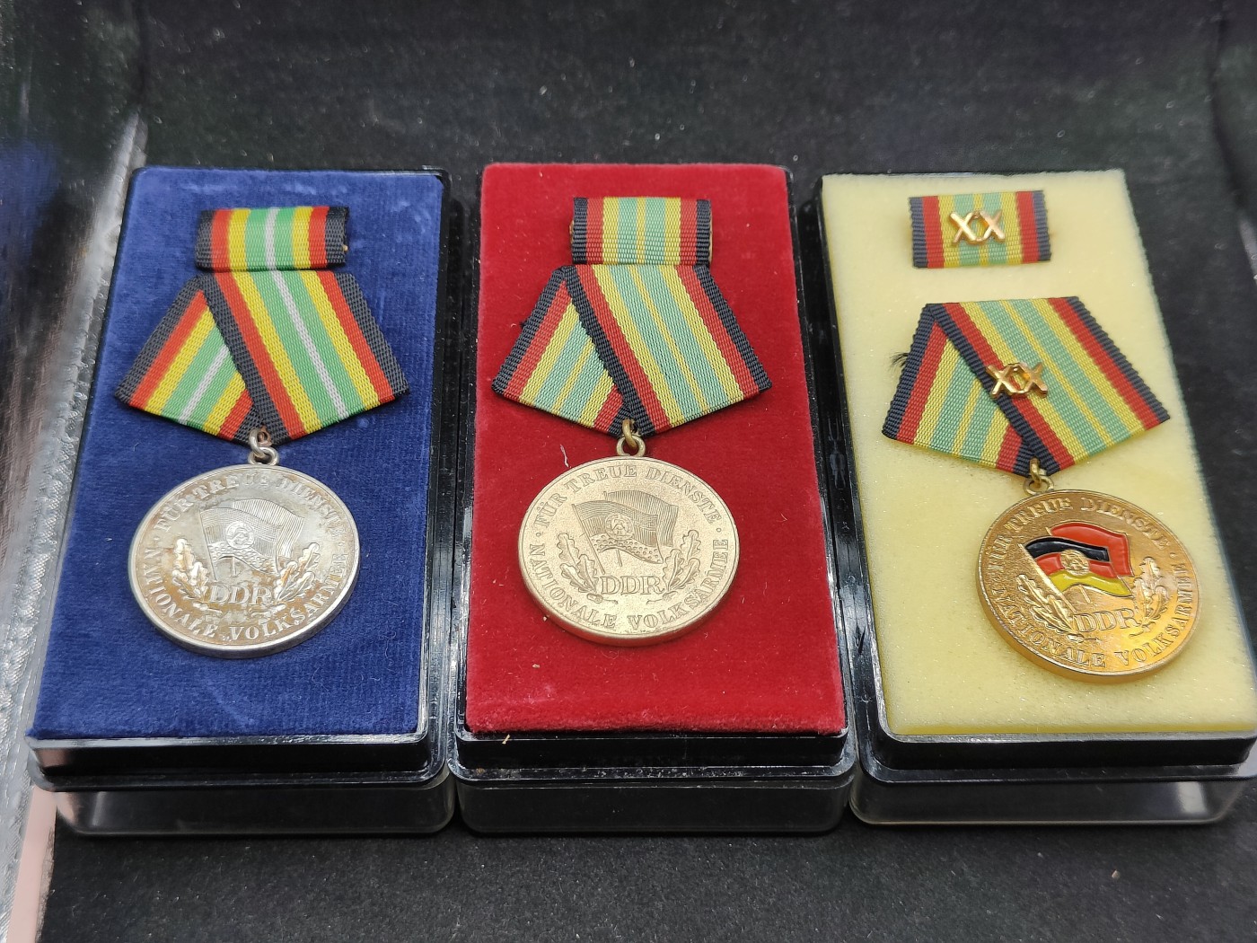 全场0元起拍 第120期 咸鱼国勋章拍卖专场 12月27日（周三）下午6：00开始 东德人民军10-20年服役奖章一套