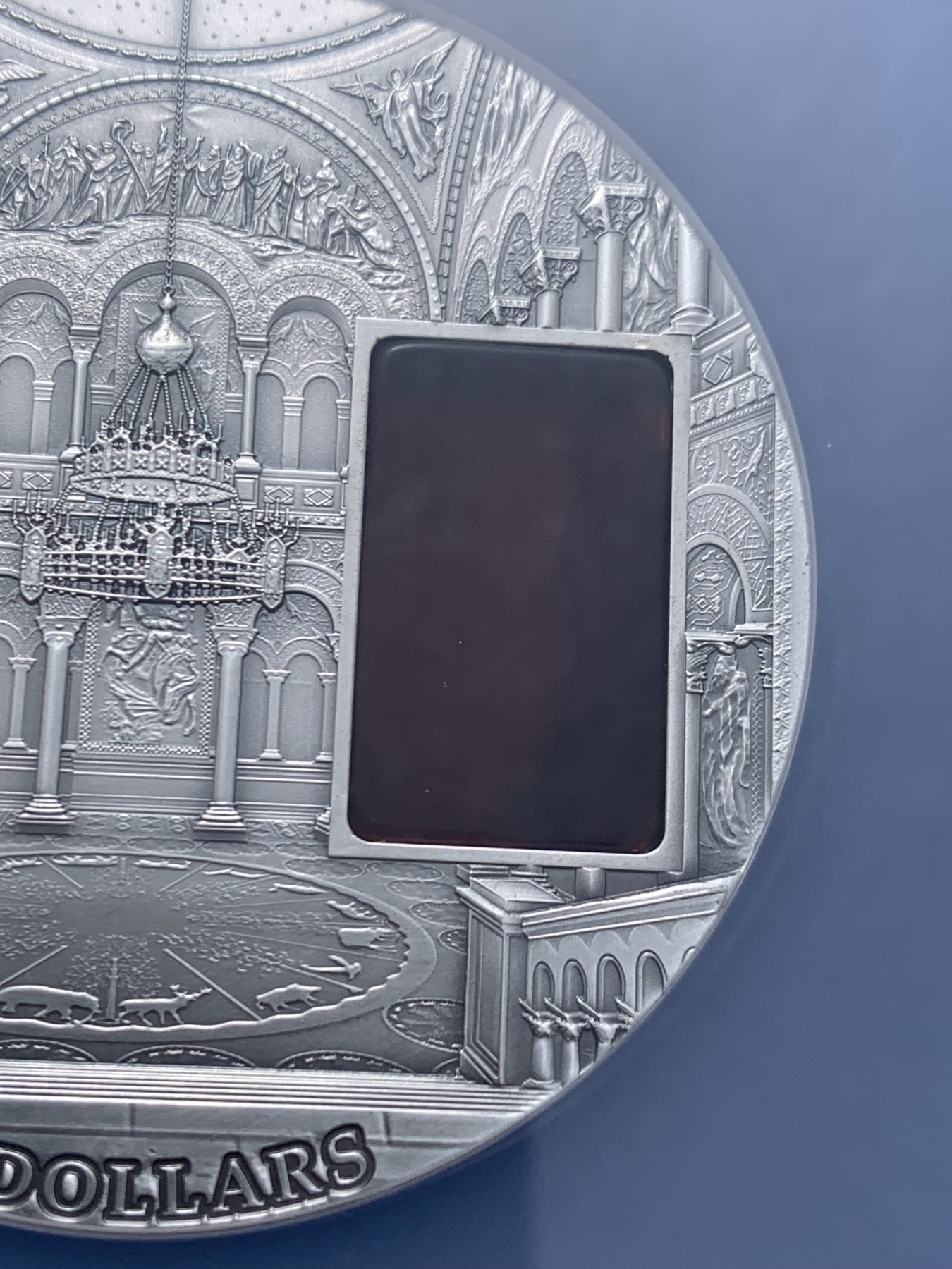 《竞宝斋》圣诞专辑  第二场  第228场 定制纪念章相赠 (全场顺丰包邮) NGC MS69 2011年帕劳镶嵌琥珀古典建筑系列3-新天鹅堡银币（热门藏品） 含证书  50mm 2盎司 999银 发行量999枚