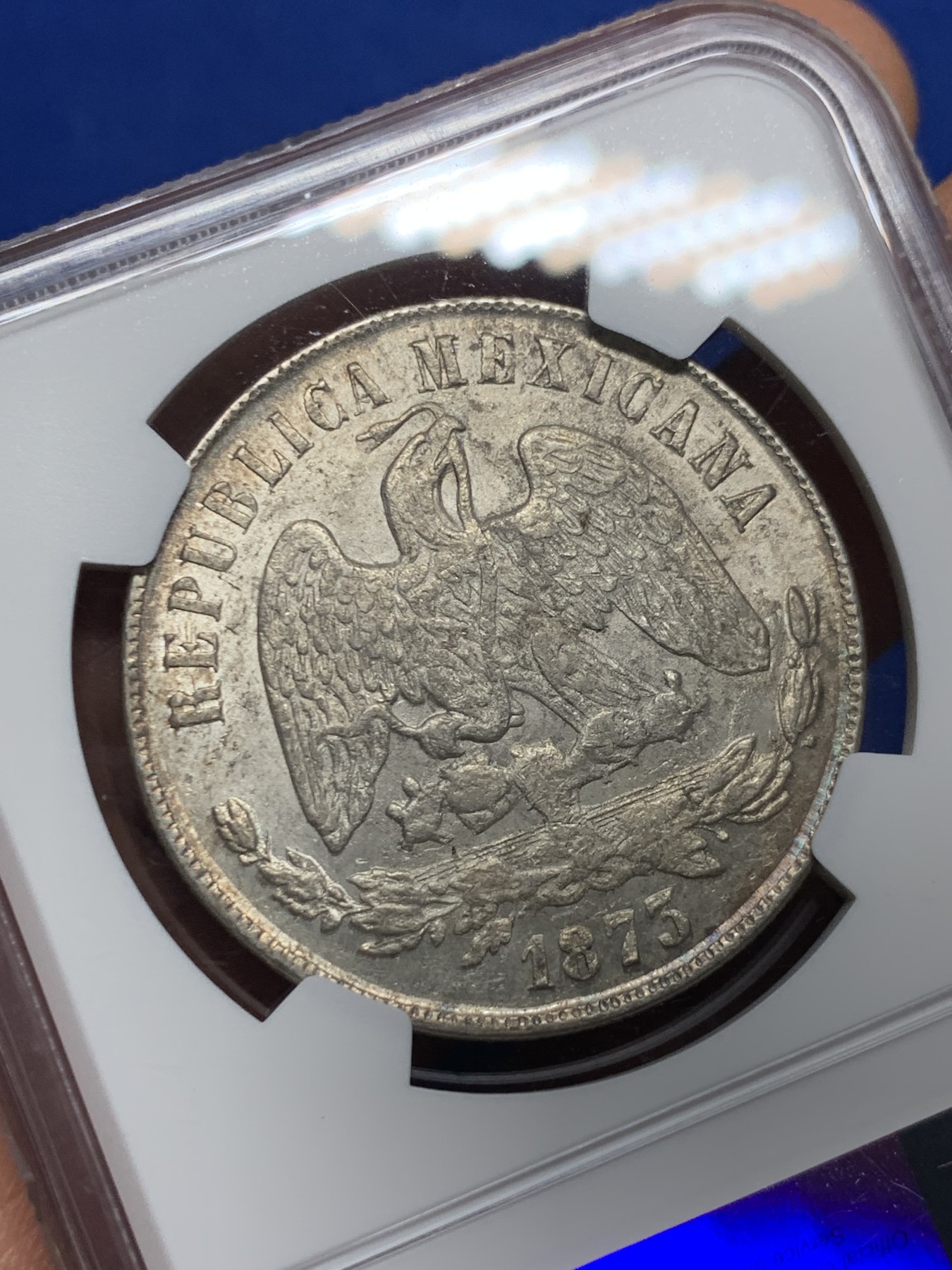 《竞宝斋》圣诞专辑  第二场  第228场 定制纪念章相赠 (全场顺丰包邮) NGC MS61 墨西哥 1873年 PI 天平鹰洋 1比索银币 底板带光 包浆带彩 非常不错