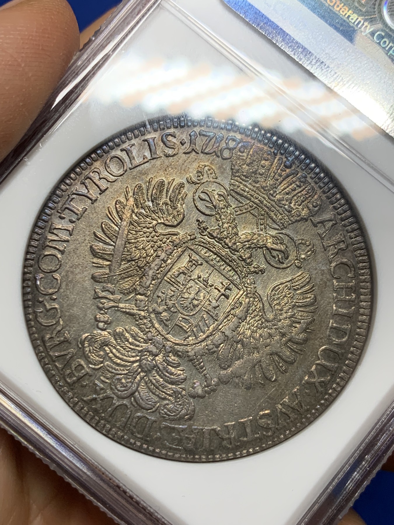 《竞宝斋》圣诞专辑  第二场  第228场 定制纪念章相赠 (全场顺丰包邮) NGC-MS62 神圣罗马帝国 1718/7年 查理六世泰勒骑字版大银币 奥地利大波浪神罗泰勒   彩金包浆 稀少骑字版。全网唯一骑字亚军分，上面就一个63分。