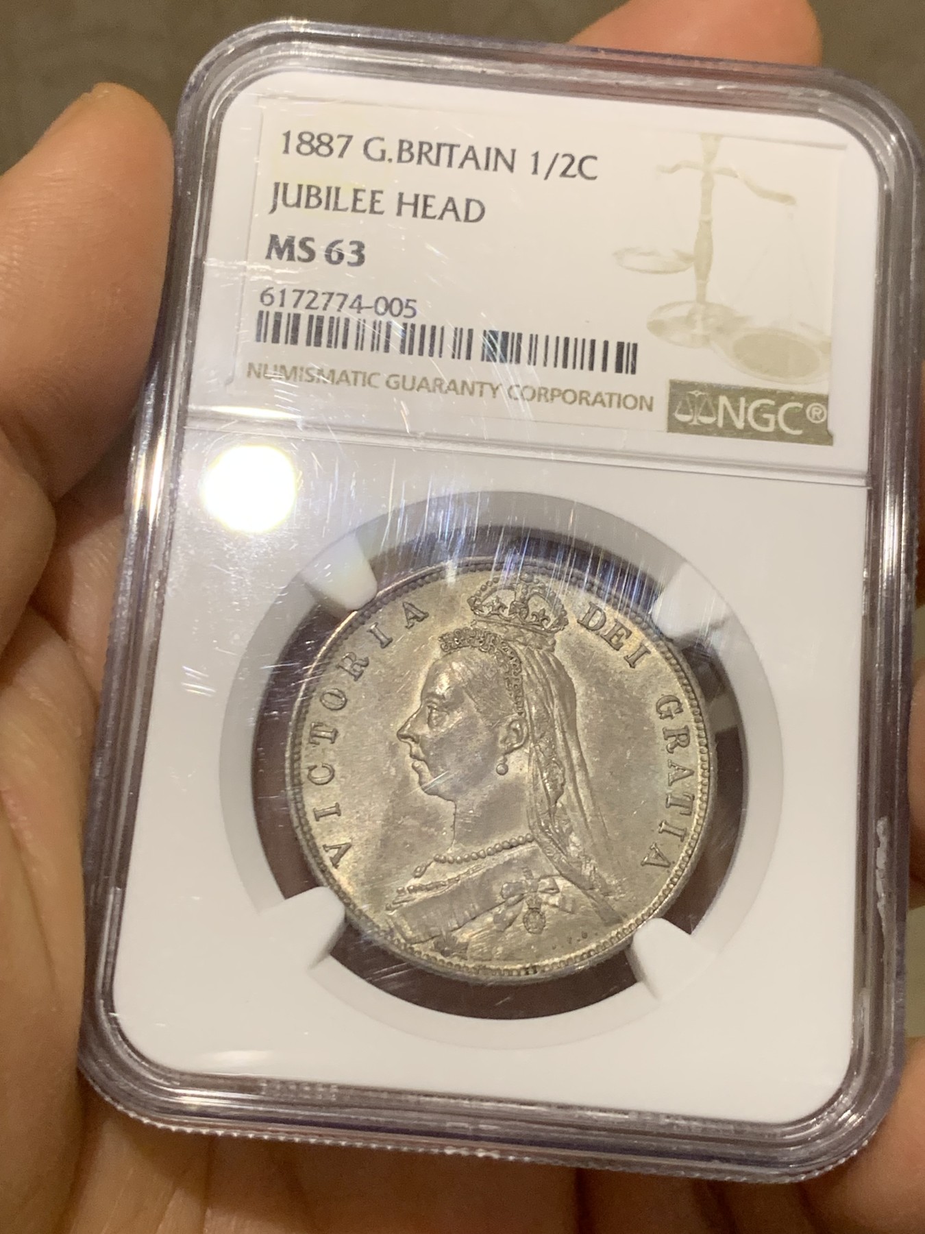 《竞宝斋》圣诞专辑  第二场  第228场 定制纪念章相赠 (全场顺丰包邮) NGC-MS63 英国1887年维多利亚高冠半克朗银币 欧洲灰包浆 底板光洁 光度不错 竞宝斋10月成交同分含佣价1408