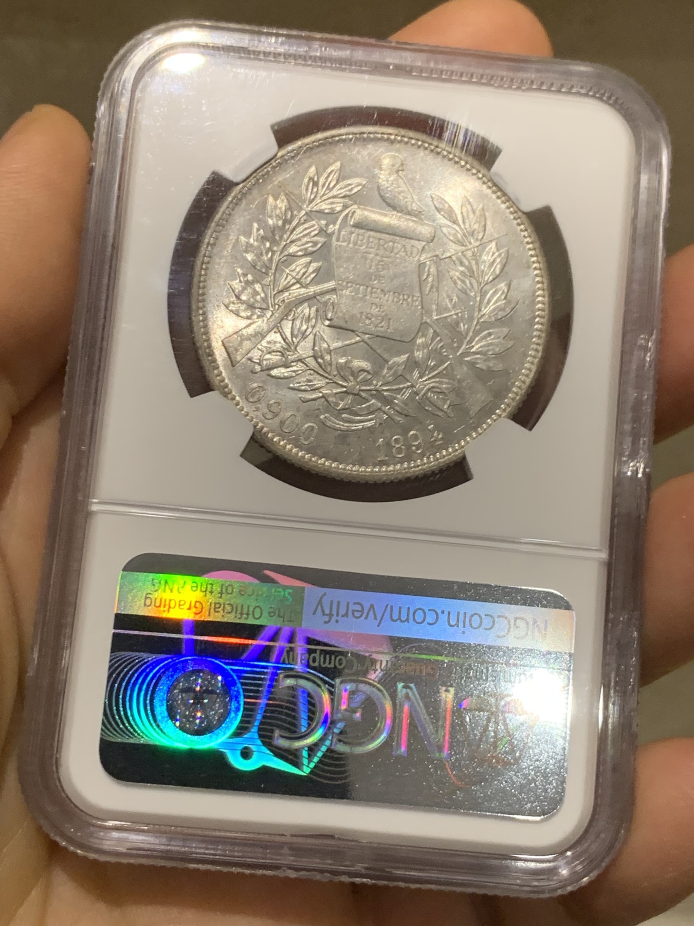 《竞宝斋》圣诞专辑  第二场  第228场 定制纪念章相赠 (全场顺丰包邮) NGC MS62 危地马拉1894年1比索银币 设计经典丰饶角坐洋女神 极品原光车轮光 低评状态 热门品种