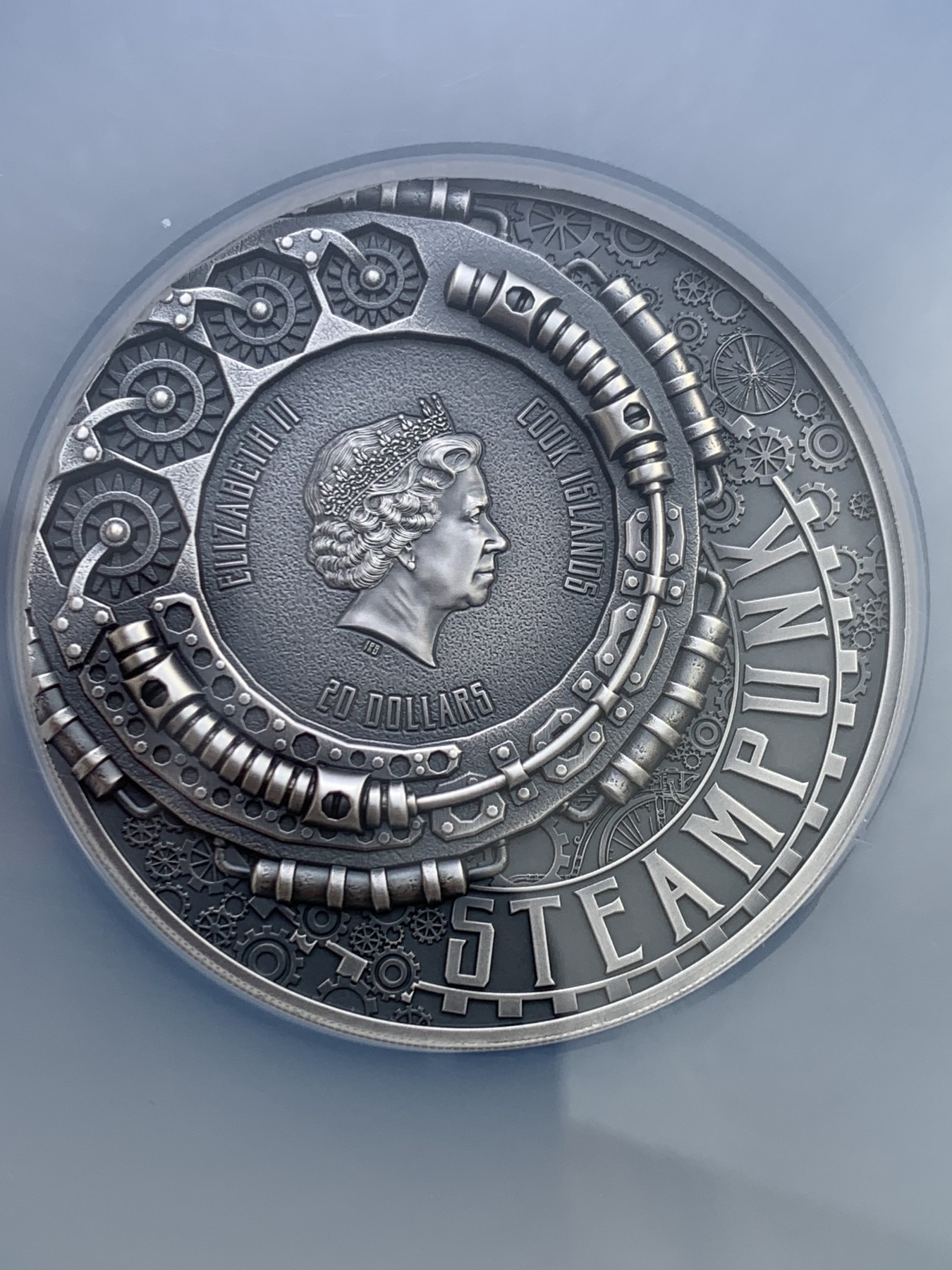 《竞宝斋》圣诞专辑  第二场  第228场 定制纪念章相赠 (全场顺丰包邮) NGC MS70 2021年库克蒸汽朋克系列-喷气背包浮雕镀金仿古纪念银币 盒装  50mm 3盎司 999银 发行量888枚