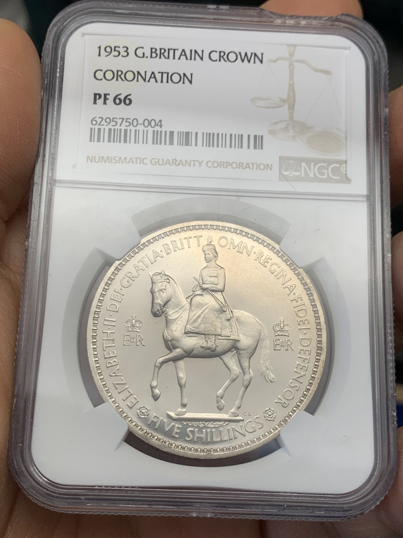 《竞宝斋》圣诞专辑  第二场  第228场 定制纪念章相赠 (全场顺丰包邮) NGC-PF66 英国1953年 伊丽莎白二世女王加冕登基纪念精制克朗 盒子上边缘有磕