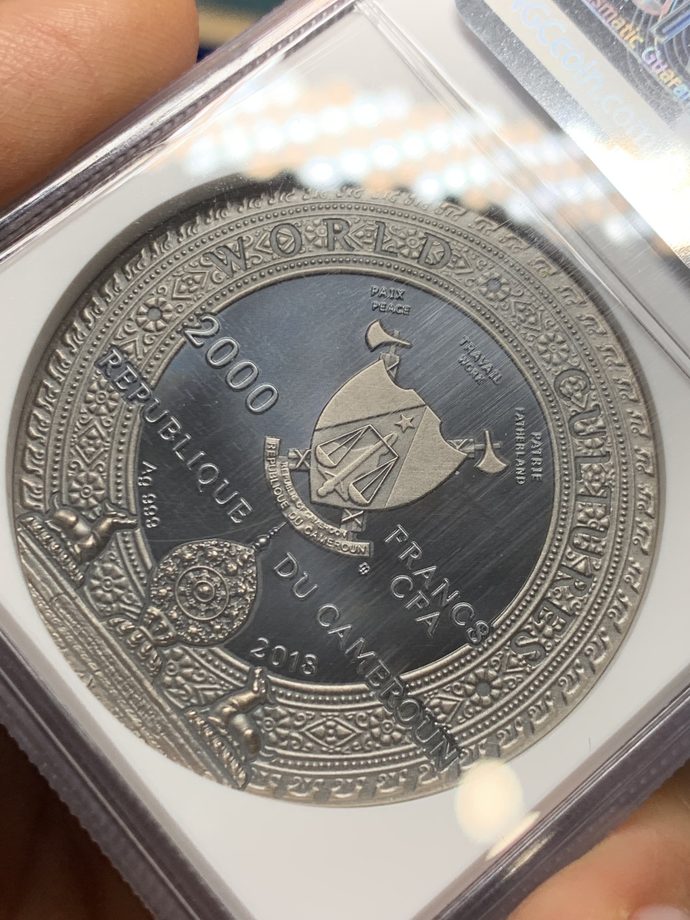 《竞宝斋》圣诞专辑  第二场  第228场 定制纪念章相赠 (全场顺丰包邮) NGC PF70 2018喀麦隆 世界文化系列 第一枚，卡帕拉头盖镶嵌绿松石 2盎司 银币 编号138  盒证齐全