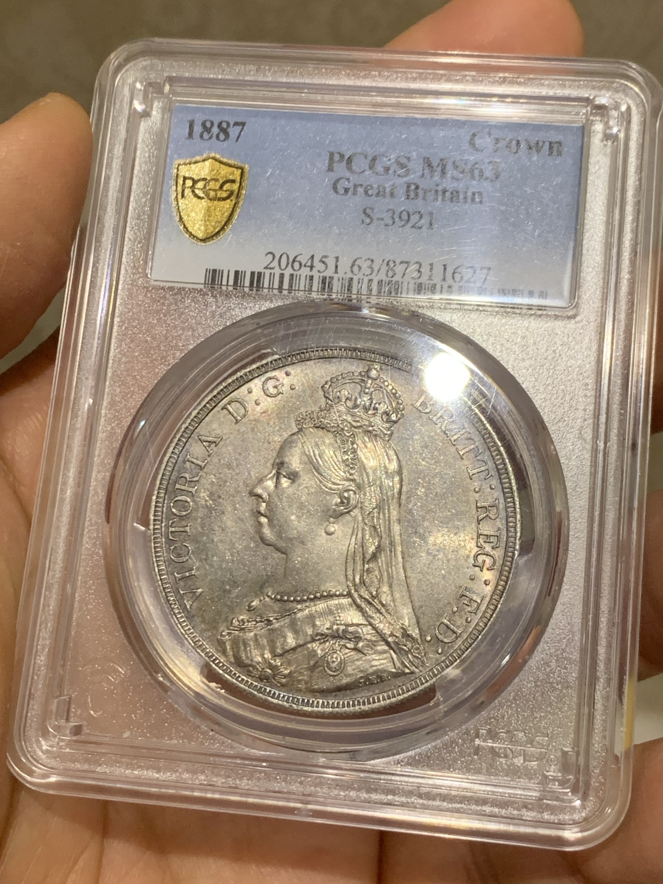 《竞宝斋》圣诞专辑  第二场  第228场 定制纪念章相赠 (全场顺丰包邮) PCGS-MS63 英国 1887 维多利亚 高冠马剑 克朗银币 包浆底光到位