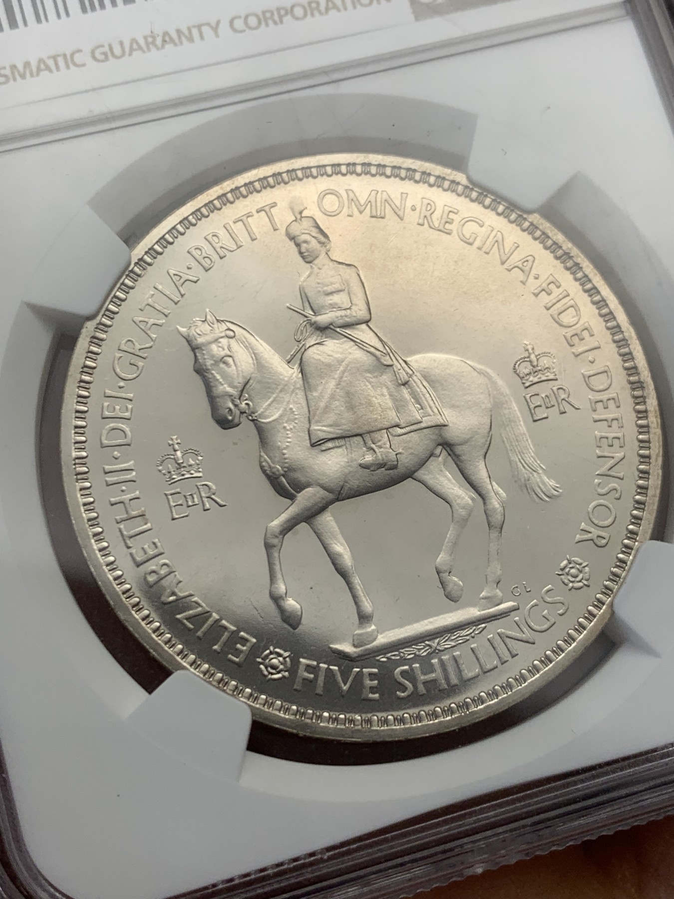 《竞宝斋》圣诞专辑  第二场  第228场 定制纪念章相赠 (全场顺丰包邮) NGC-PF66 英国1953年 伊丽莎白二世女王加冕登基纪念精制克朗 盒子上边缘有磕