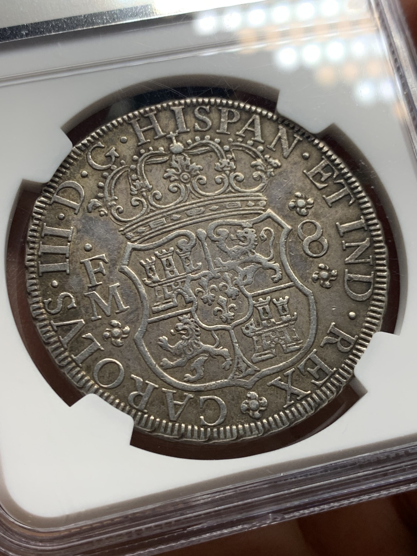 《竞宝斋》圣诞专辑  第二场  第228场 定制纪念章相赠 (全场顺丰包邮) NGC-AU55 墨西哥 1770年 地球双柱8里亚尔银币。西属热门品种，图案深打，均匀的棕色包浆，该品相实属难得！