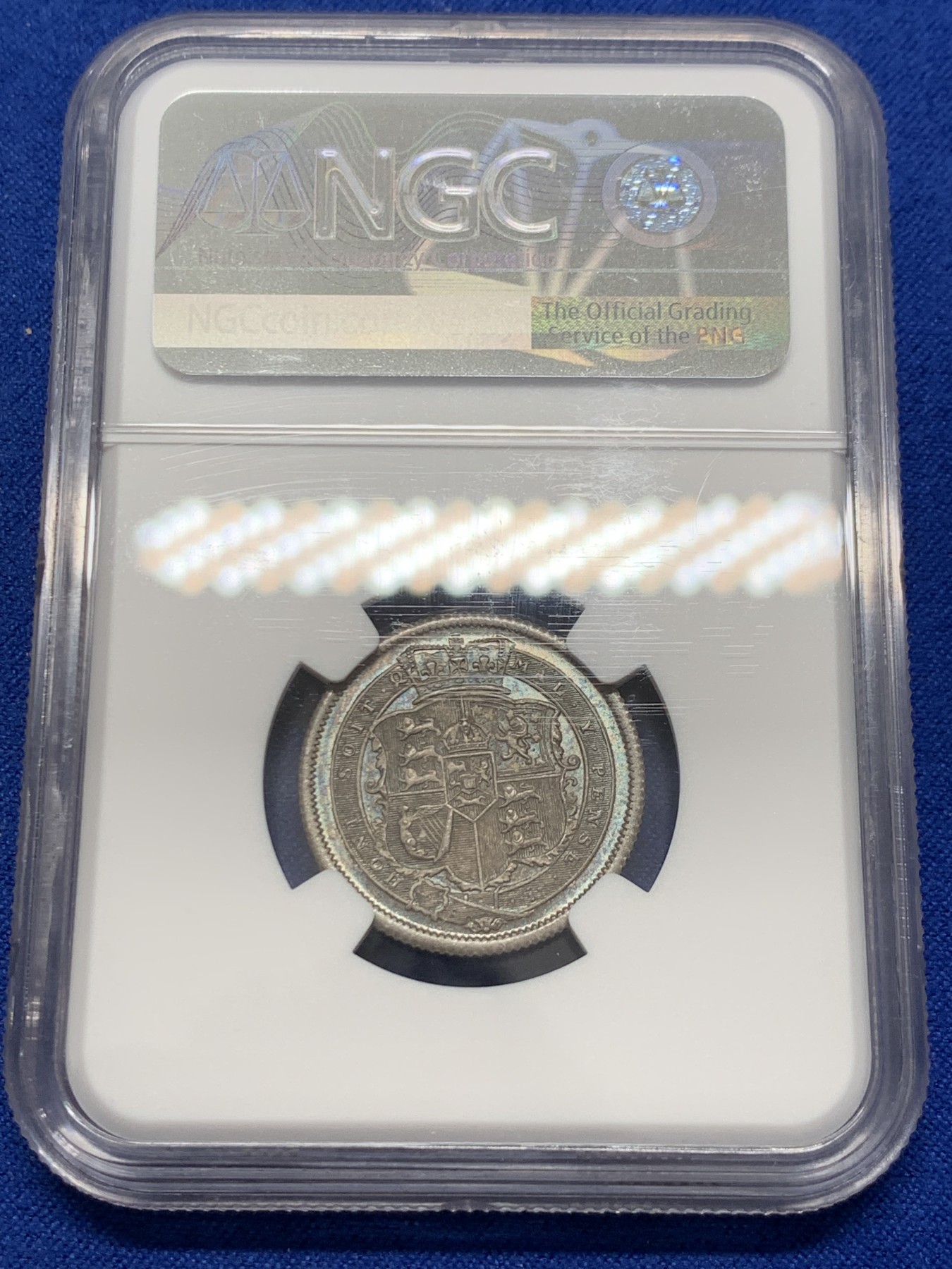 《竞宝斋》圣诞专辑  第二场  第228场 定制纪念章相赠 (全场顺丰包邮) NGC-MS65 英国1816年乔治三世 牛头1先令 银币。来自皮斯特鲁奇的经典设计，状态很舒服，分数够玩了。