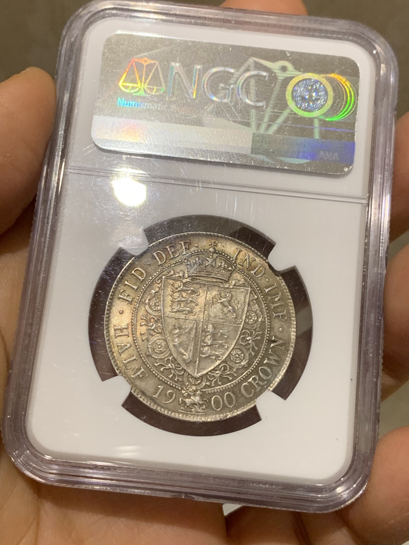 《竞宝斋》圣诞专辑  第二场  第228场 定制纪念章相赠 (全场顺丰包邮) NGC MS64 英国1900维多利亚披纱版半克朗银币 双面原味包浆 带十字光 值得收藏