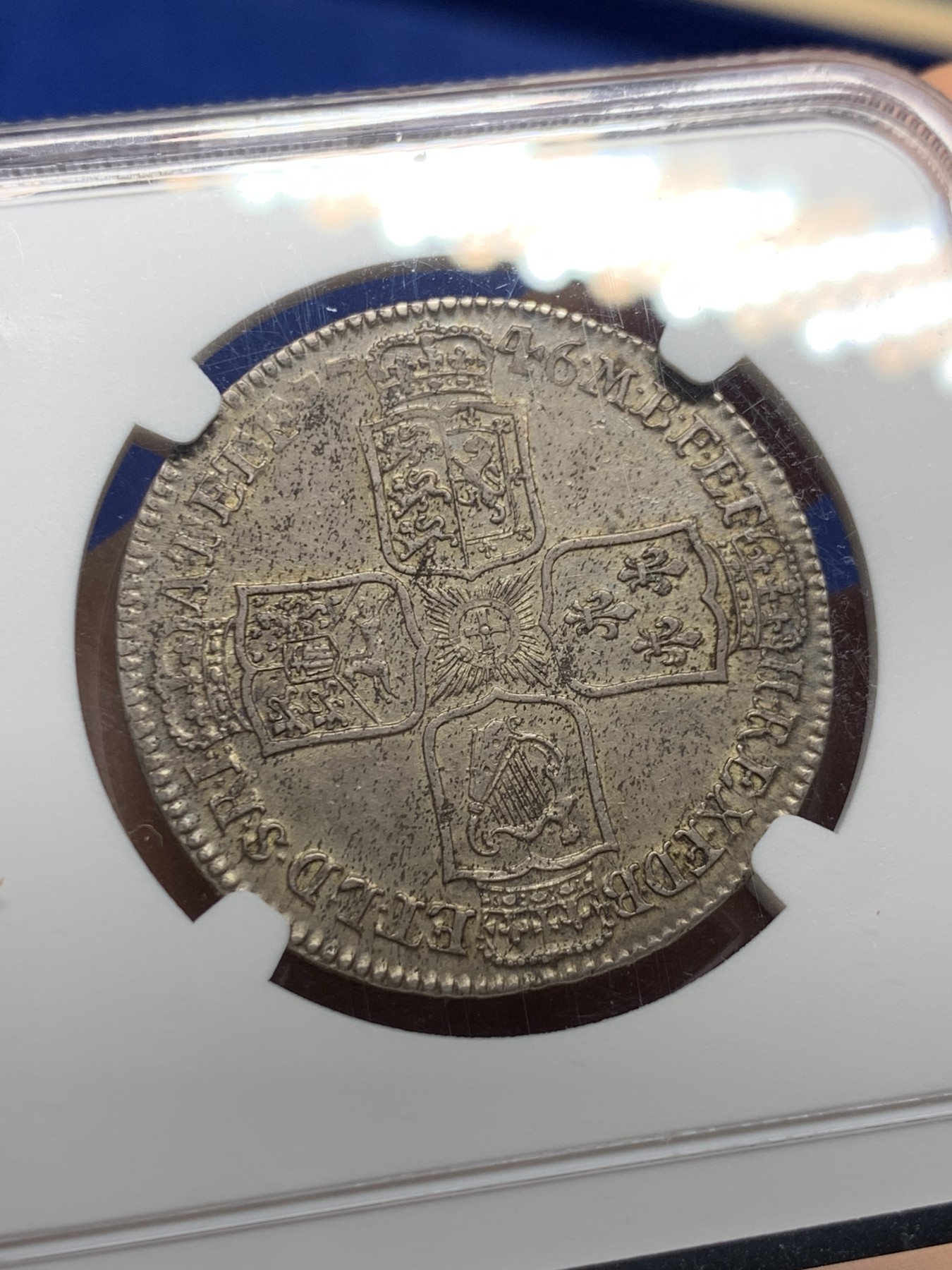 《竞宝斋》圣诞专辑  第二场  第228场 定制纪念章相赠 (全场顺丰包邮) NGC AU55 英国1746年乔治二世利马半克朗银币，细节相当优秀，卷发清晰，英国老精细名誉产品，收藏级英国币