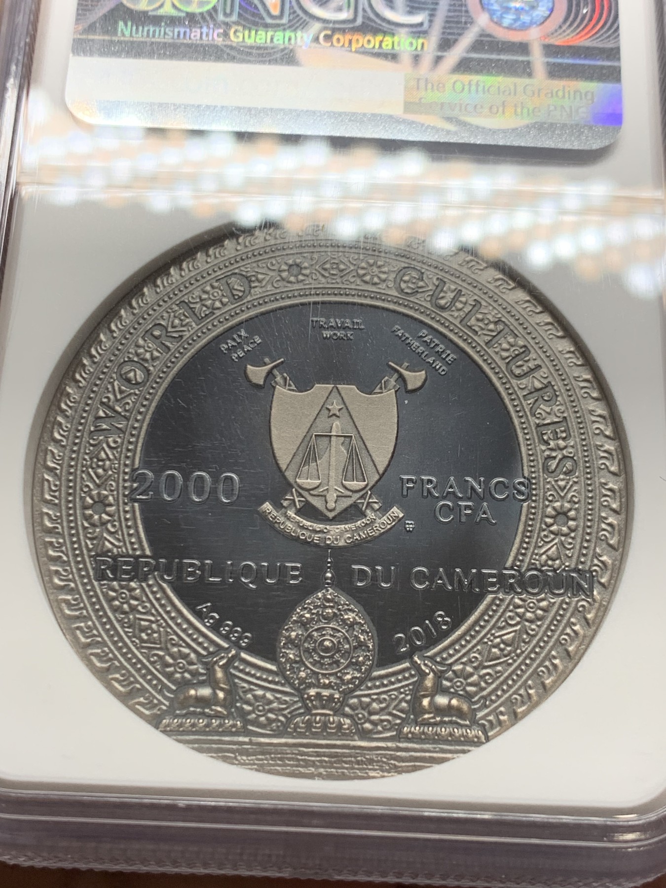 《竞宝斋》圣诞专辑  第二场  第228场 定制纪念章相赠 (全场顺丰包邮) NGC PF70 2018喀麦隆 世界文化系列 第一枚，卡帕拉头盖镶嵌绿松石 2盎司 银币 编号138  盒证齐全